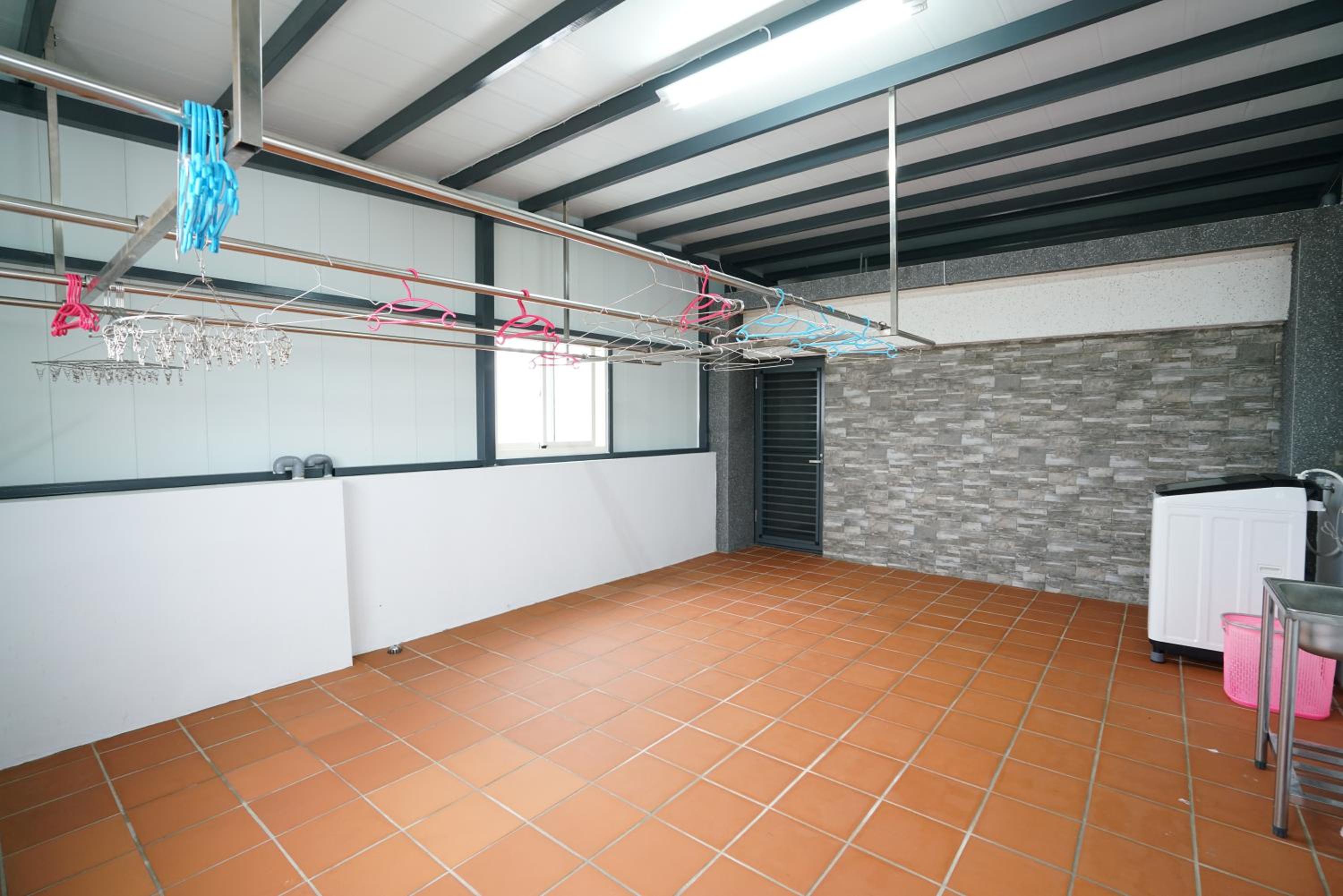 Seven-Bedroom House photo 3