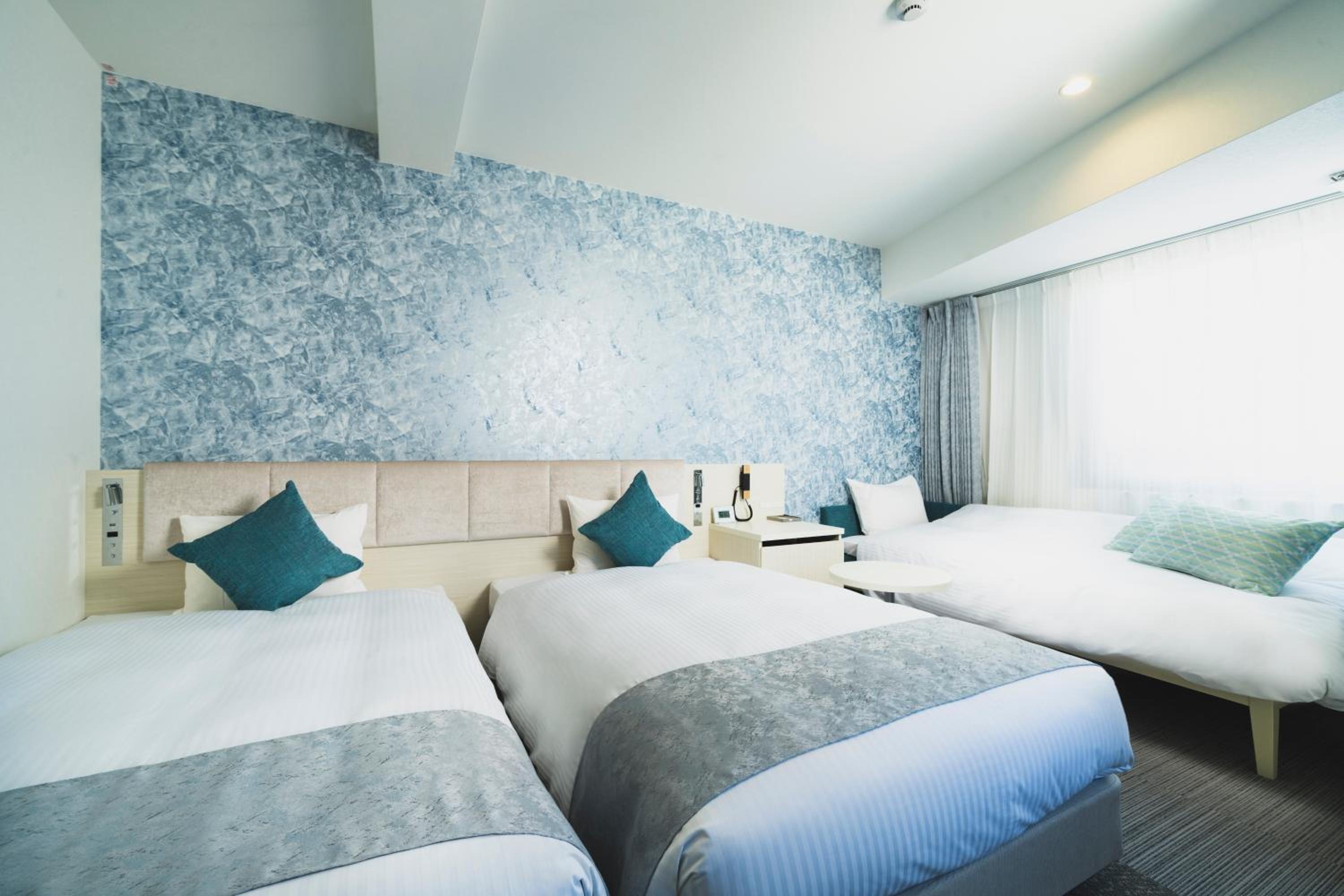 Twin Room with Extra Bed - Photo 1