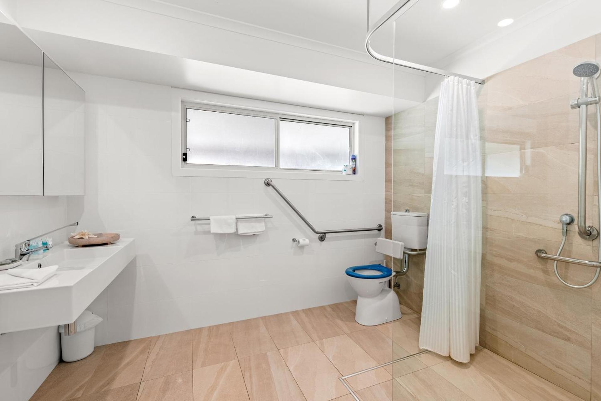 Easily Accessible Three-Bedroom Villa - Photo 3