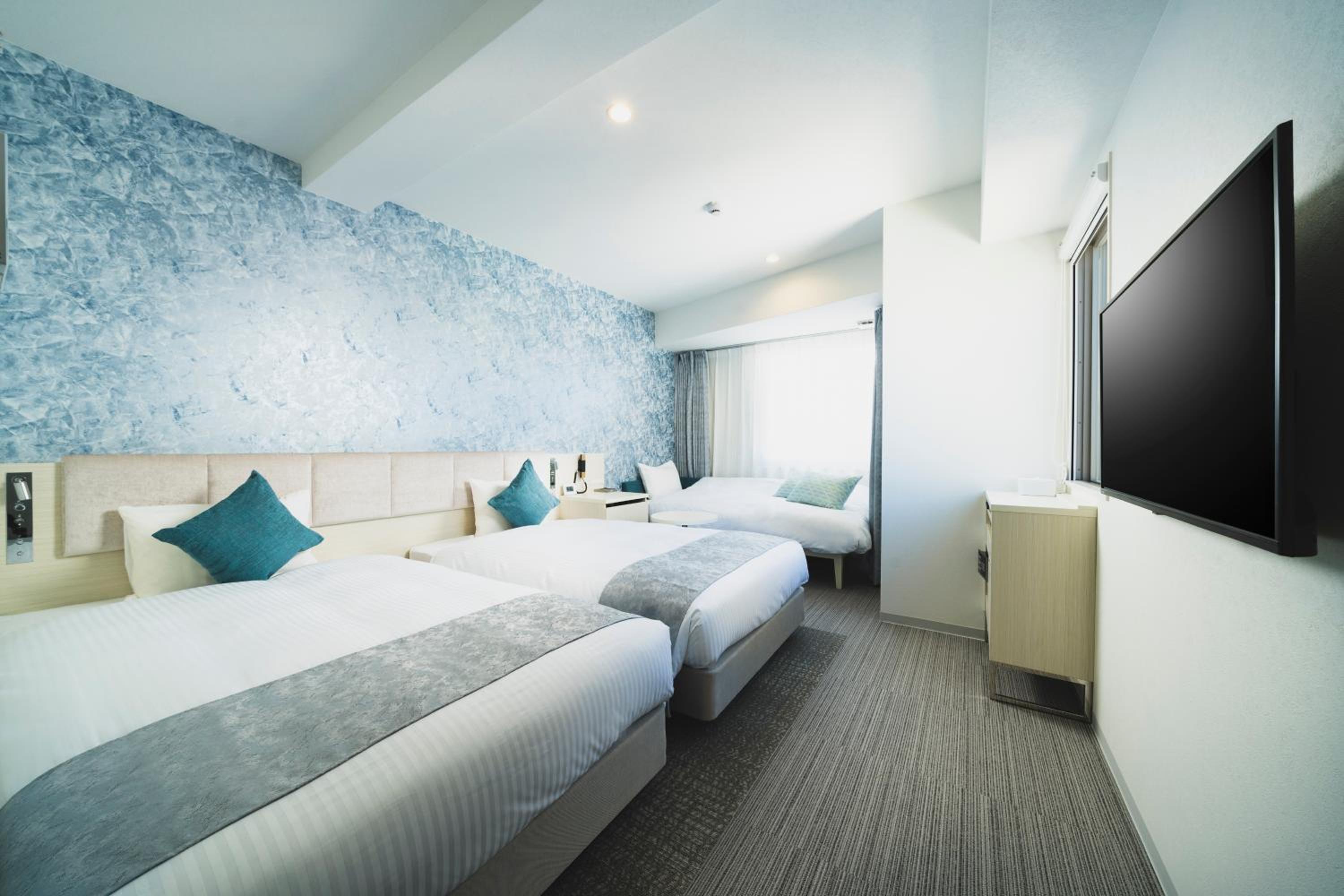 Twin Room with Extra Bed - Photo 4