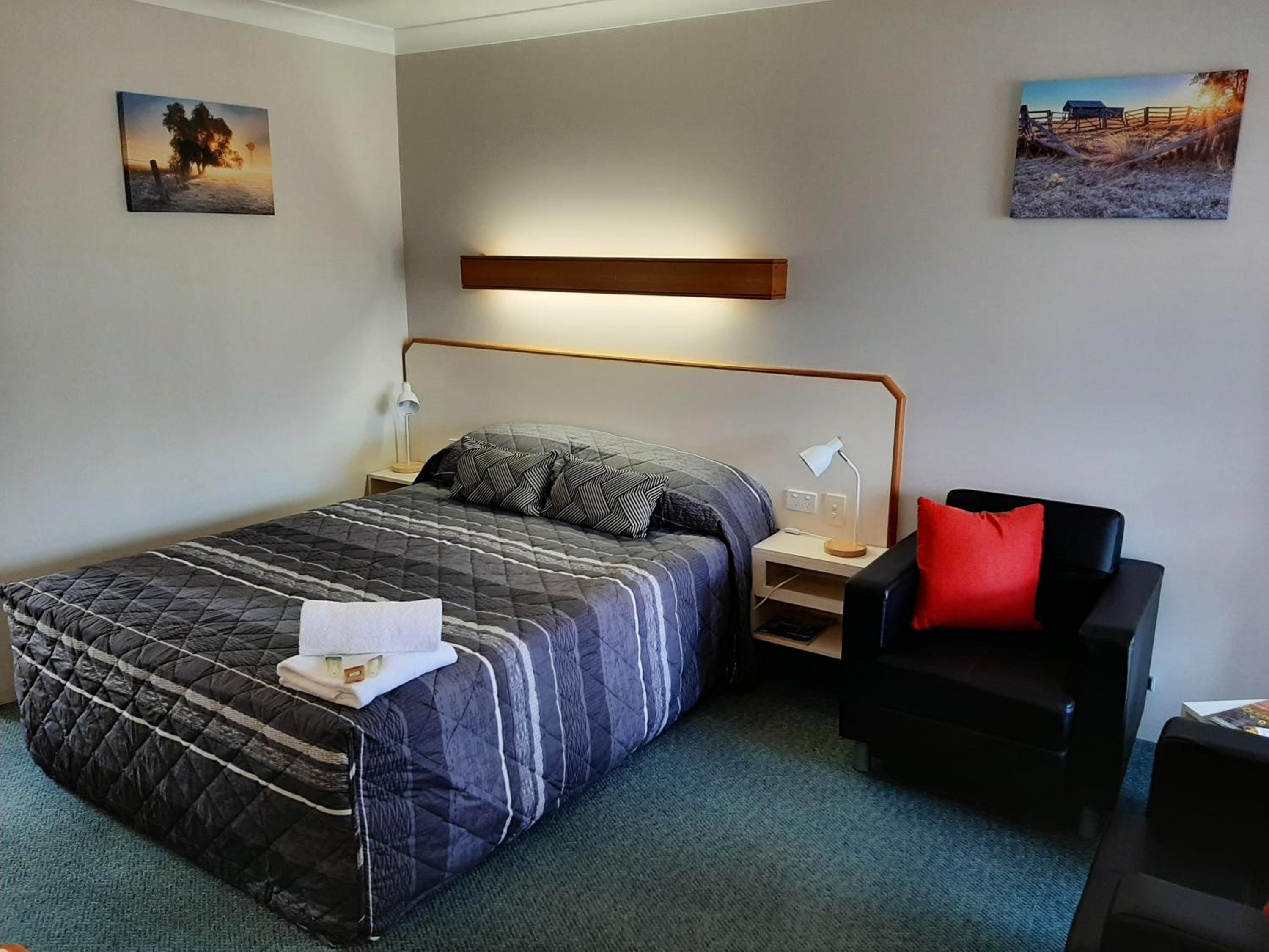 Standard Queen or Twin Room photo 3
