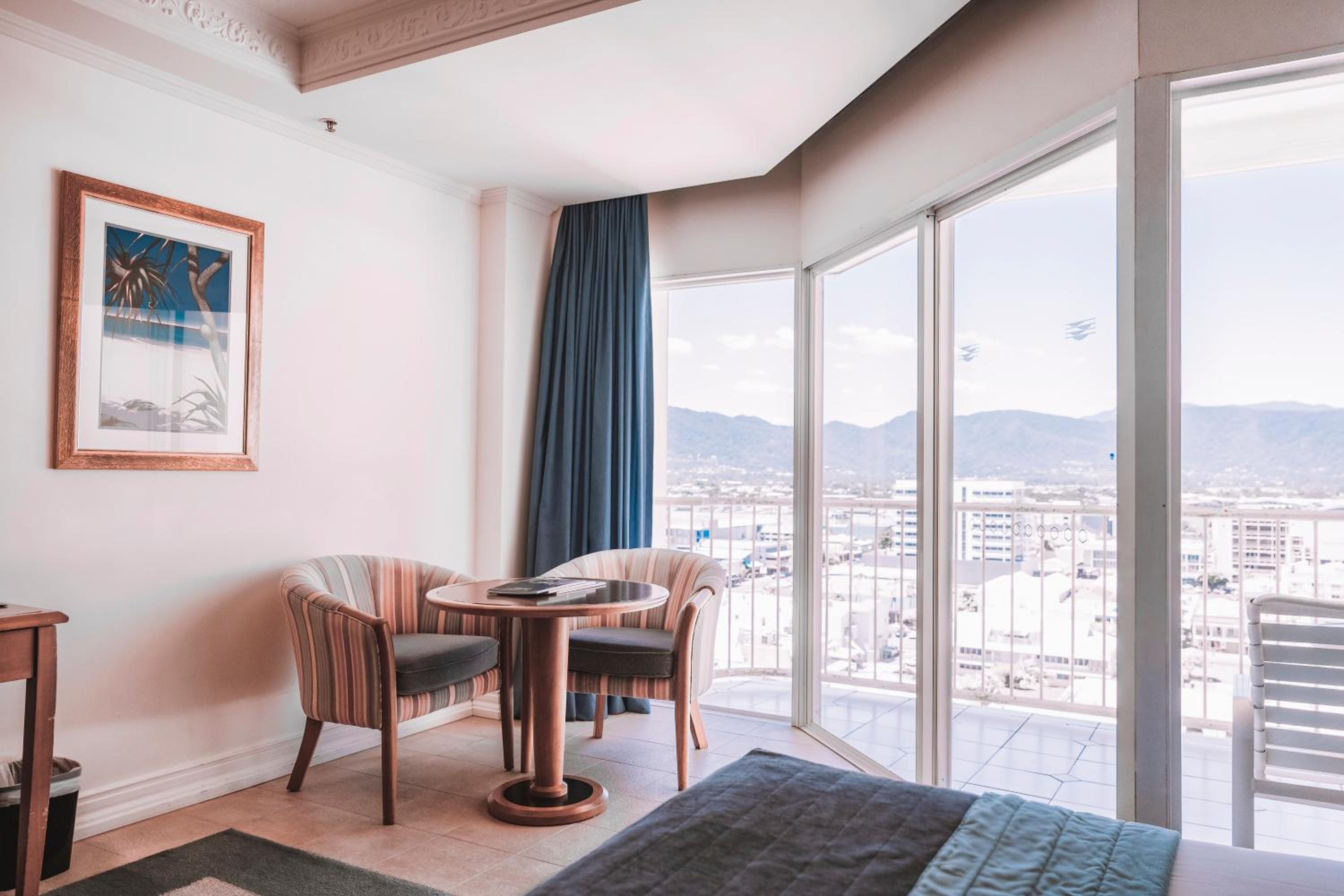 Classic Twin Room with City and Mountain View thumbnail 6