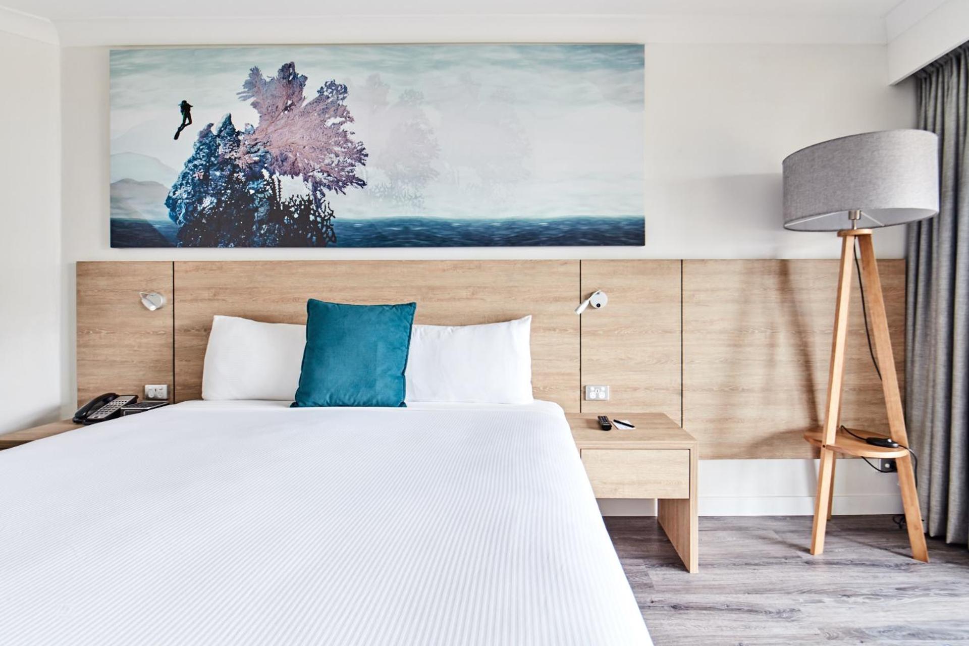 Deluxe Room with Two Queen Beds - Photo 8