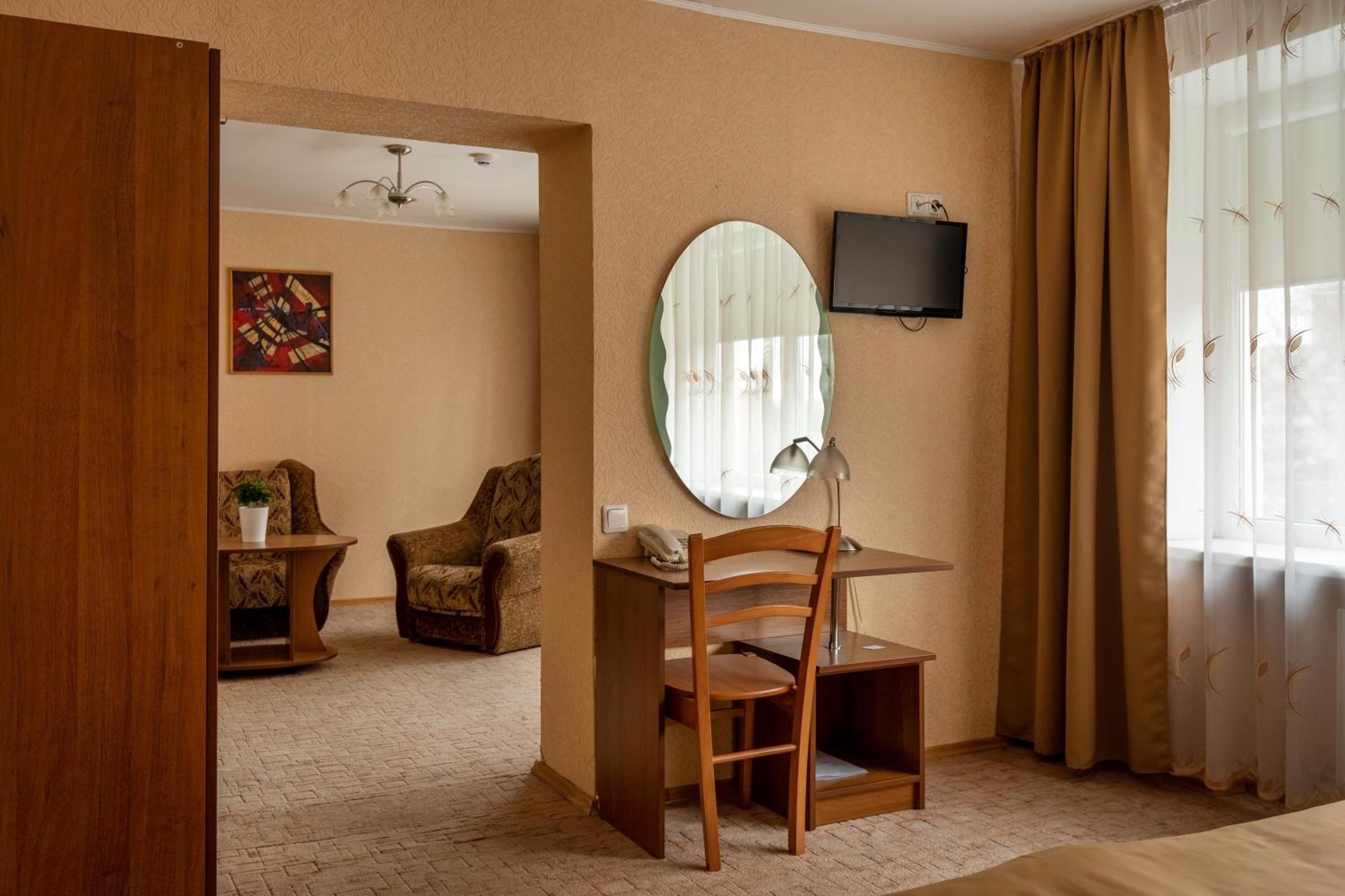 Queen Suite - Photo 3