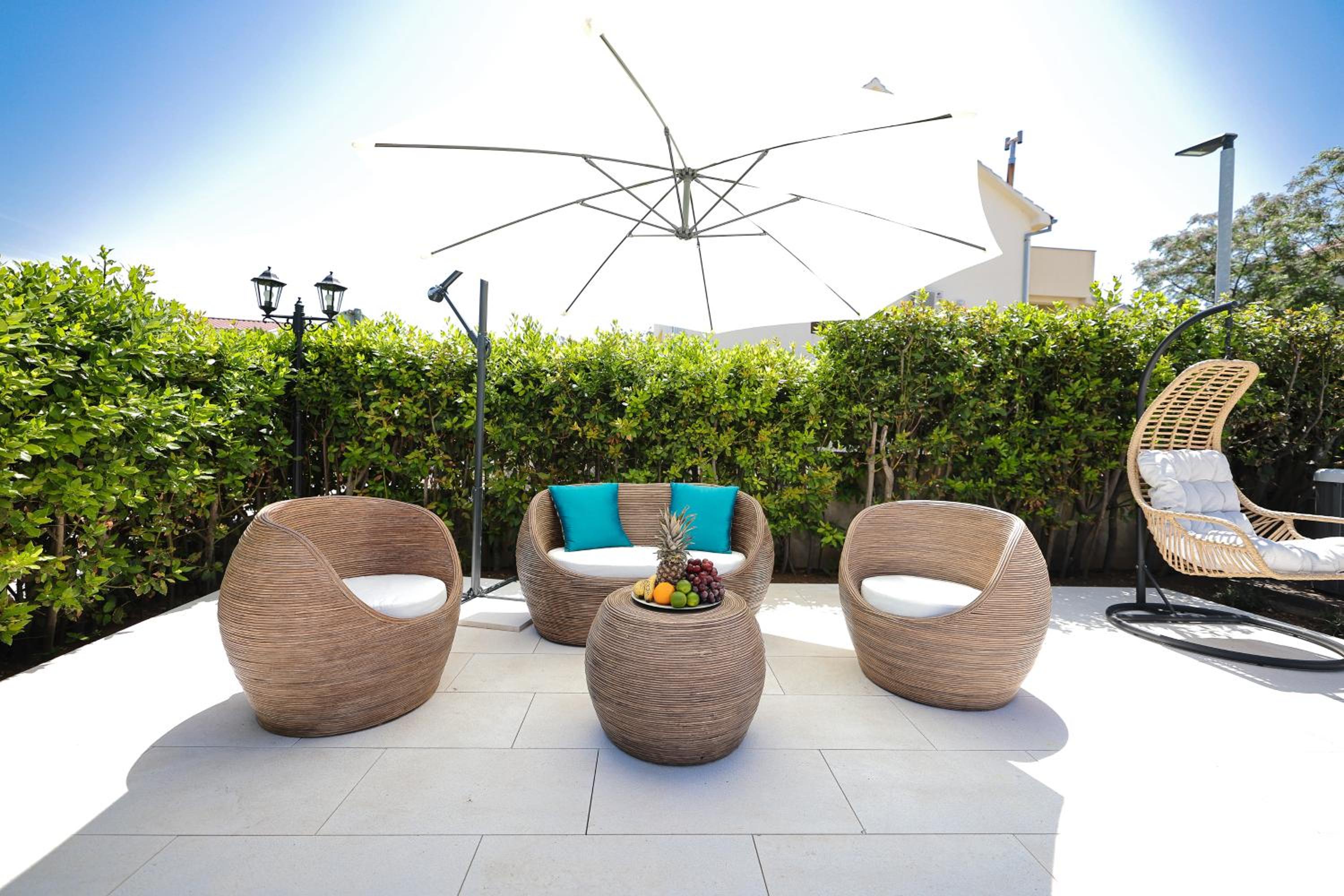 One-Bedroom Apartment with Terrace or Balcony - Photo 32