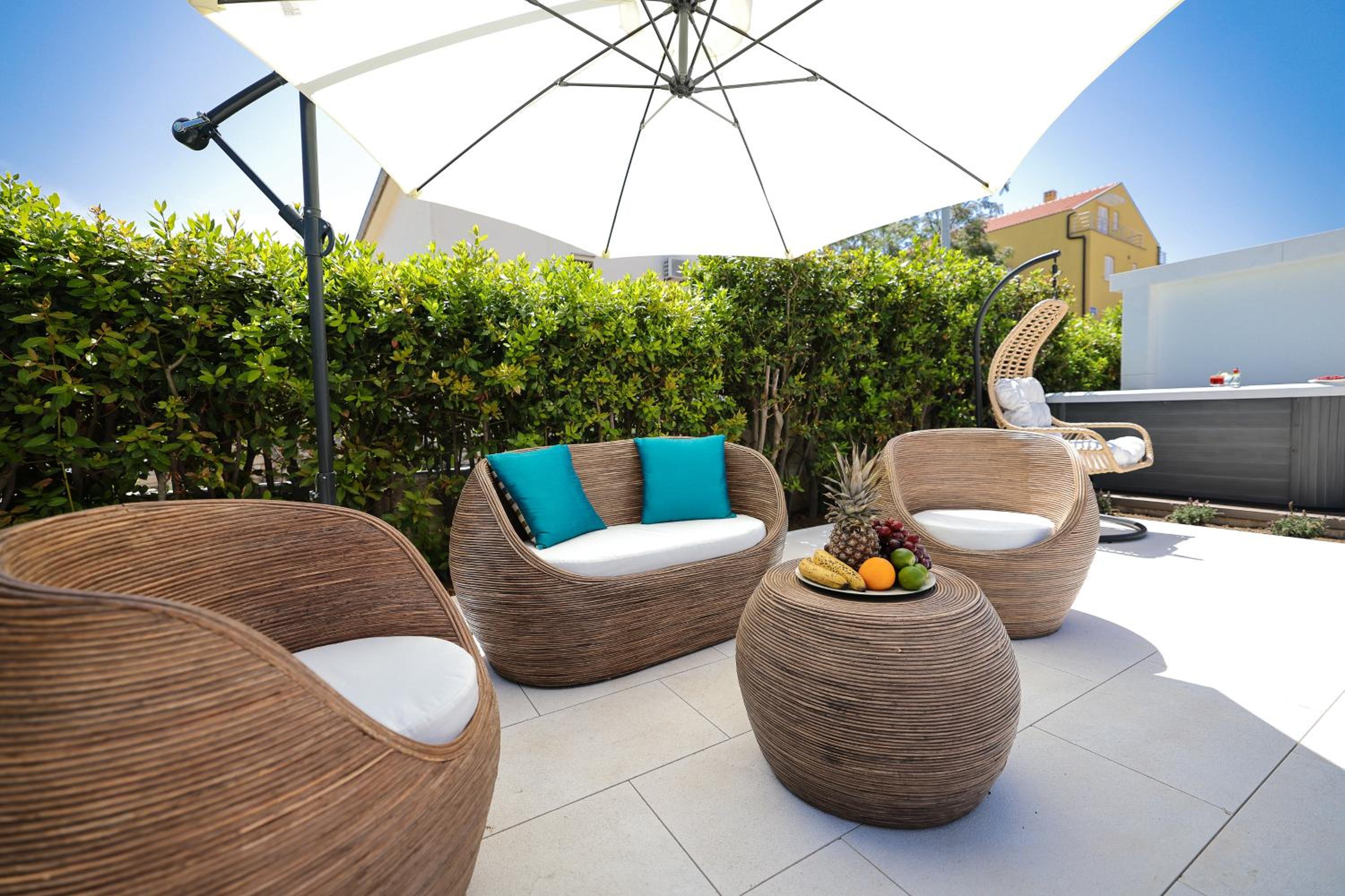One-Bedroom Apartment with Terrace or Balcony - Photo 31