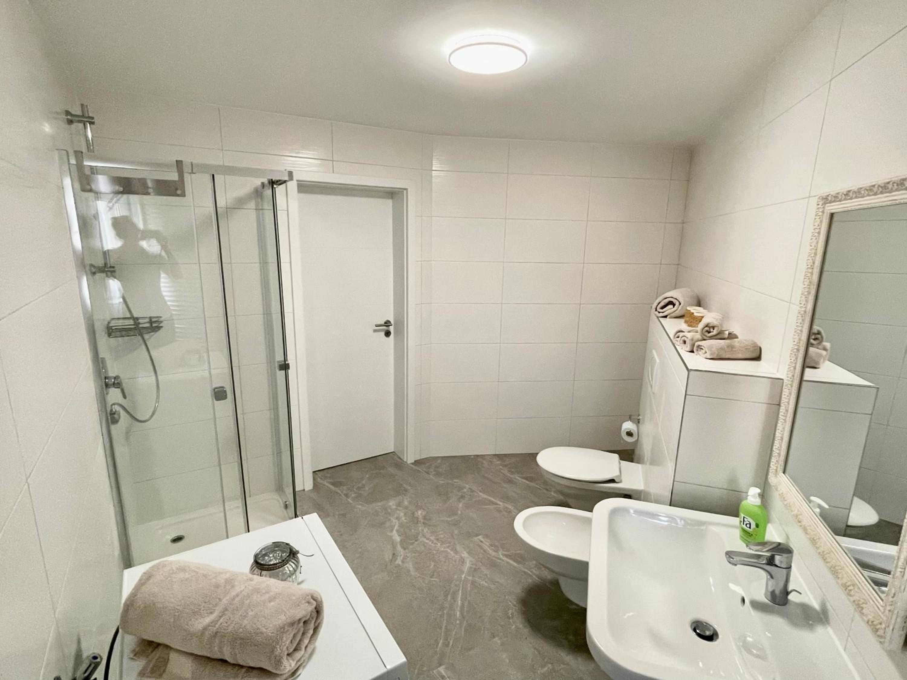 One-Bedroom Apartment - Photo 3