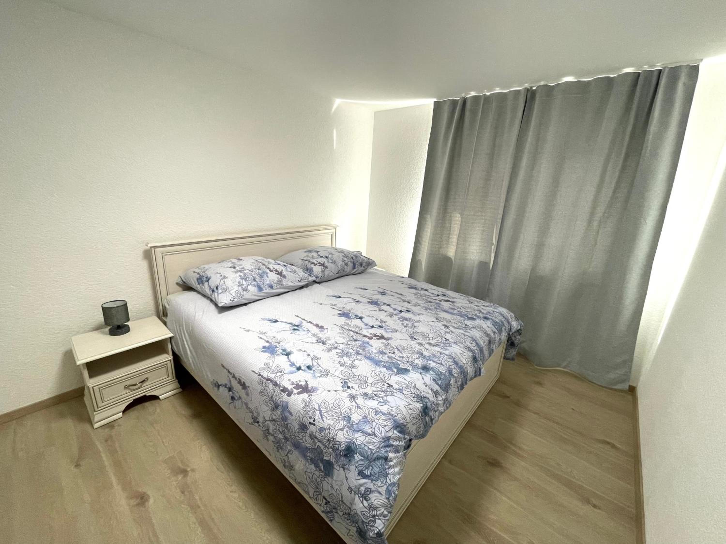 One-Bedroom Apartment - Photo 1