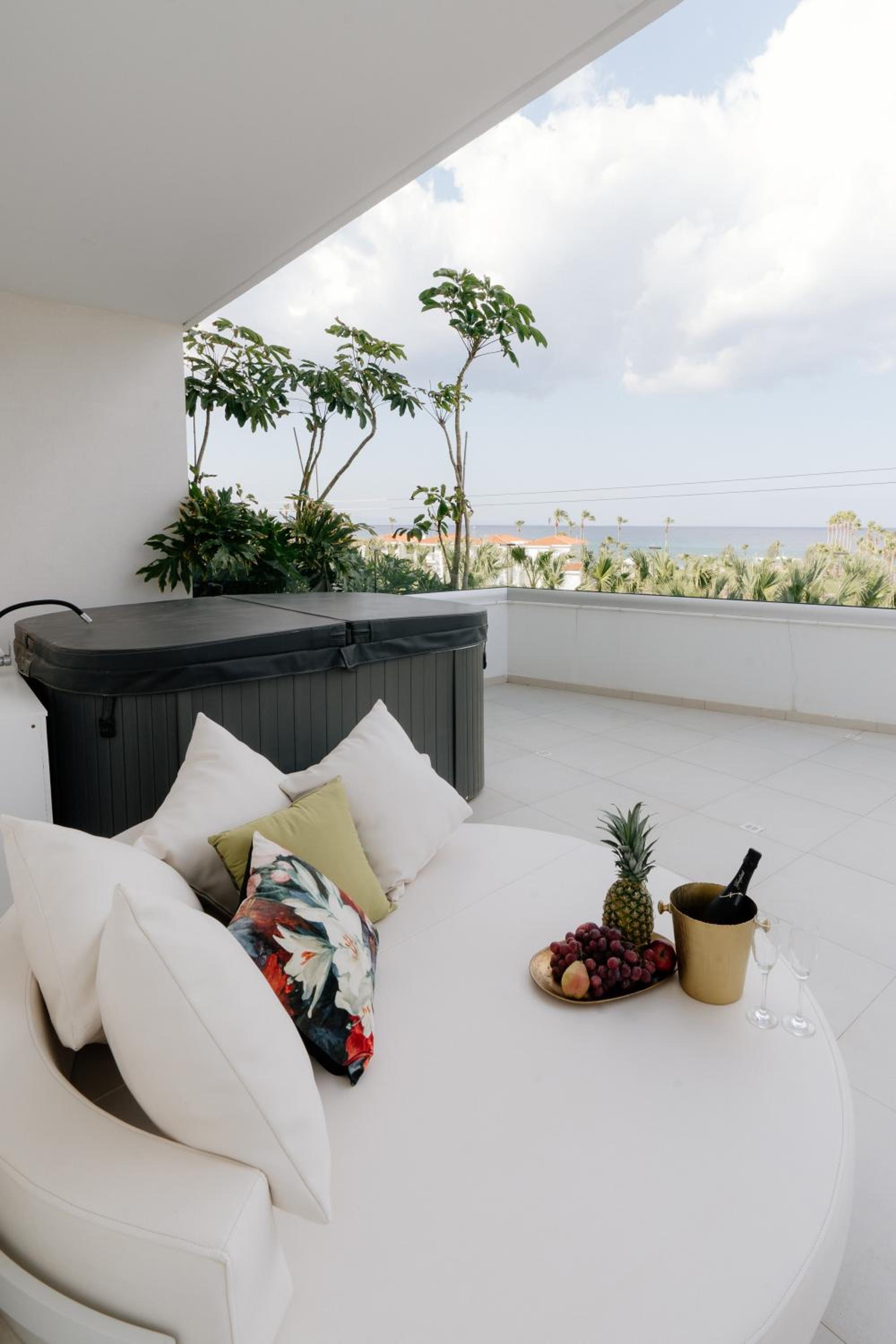 Junior Sea View Suite with Jacuzzi - Photo 2