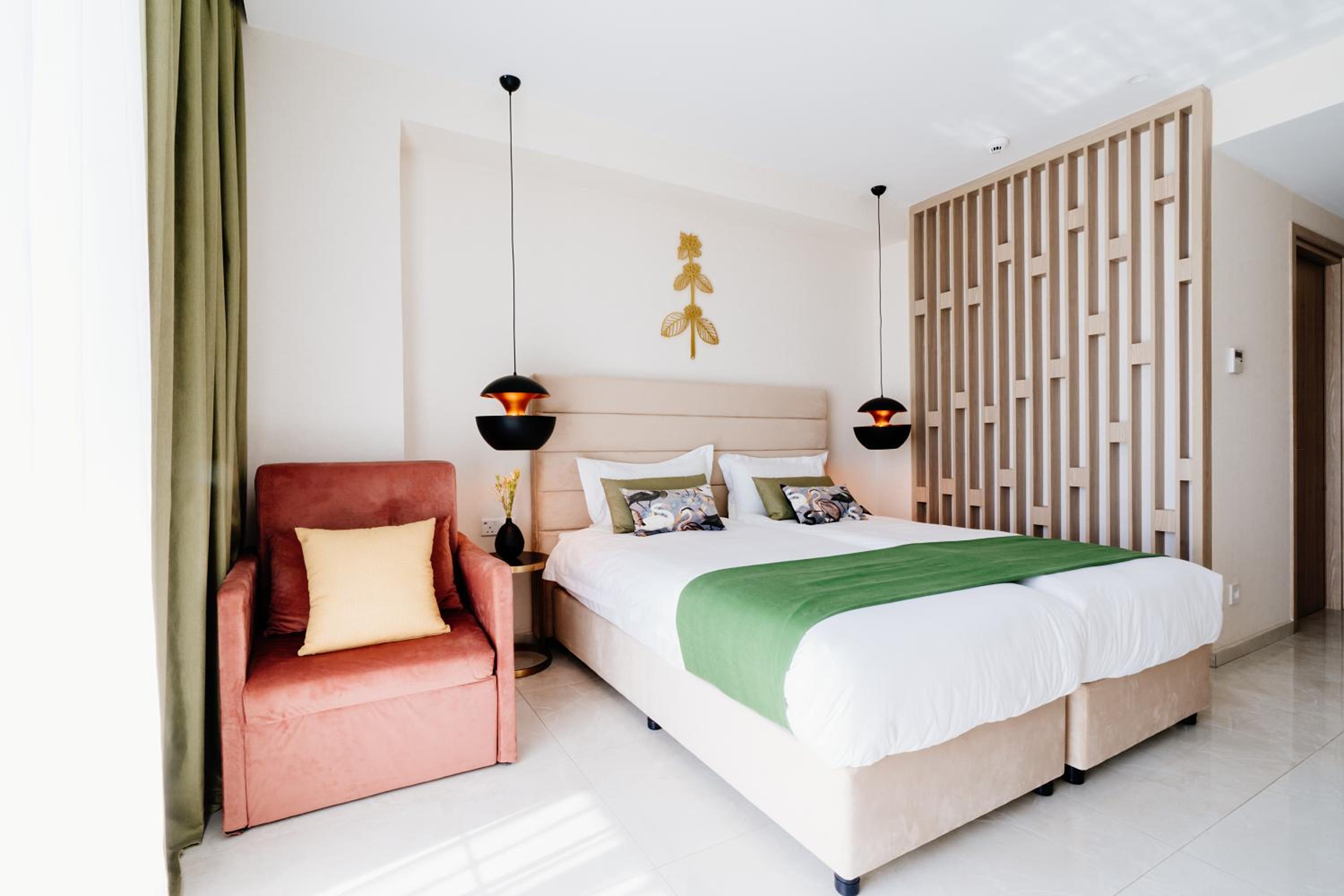 Superior Double or Twin Room Inland View - Photo 13