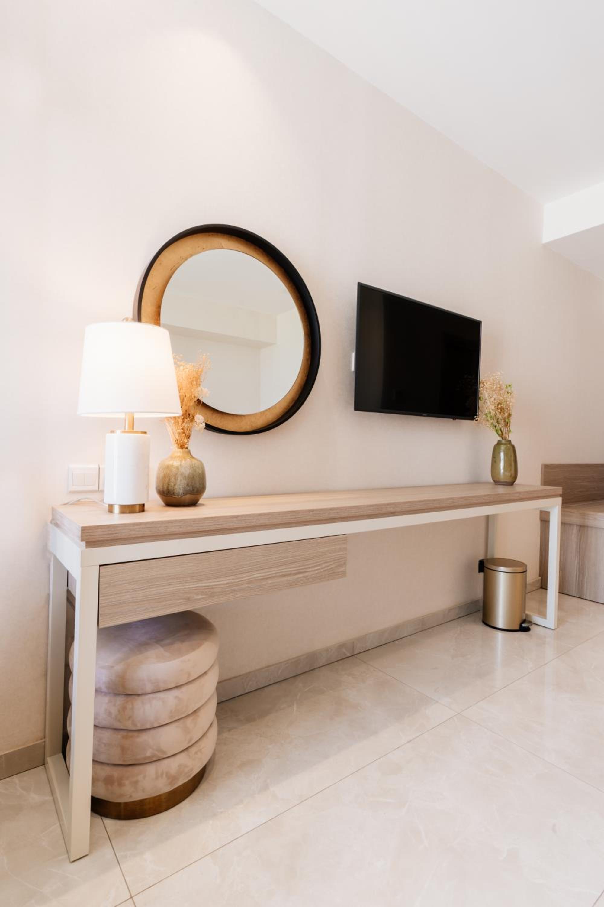 Deluxe Family Room - Photo 7