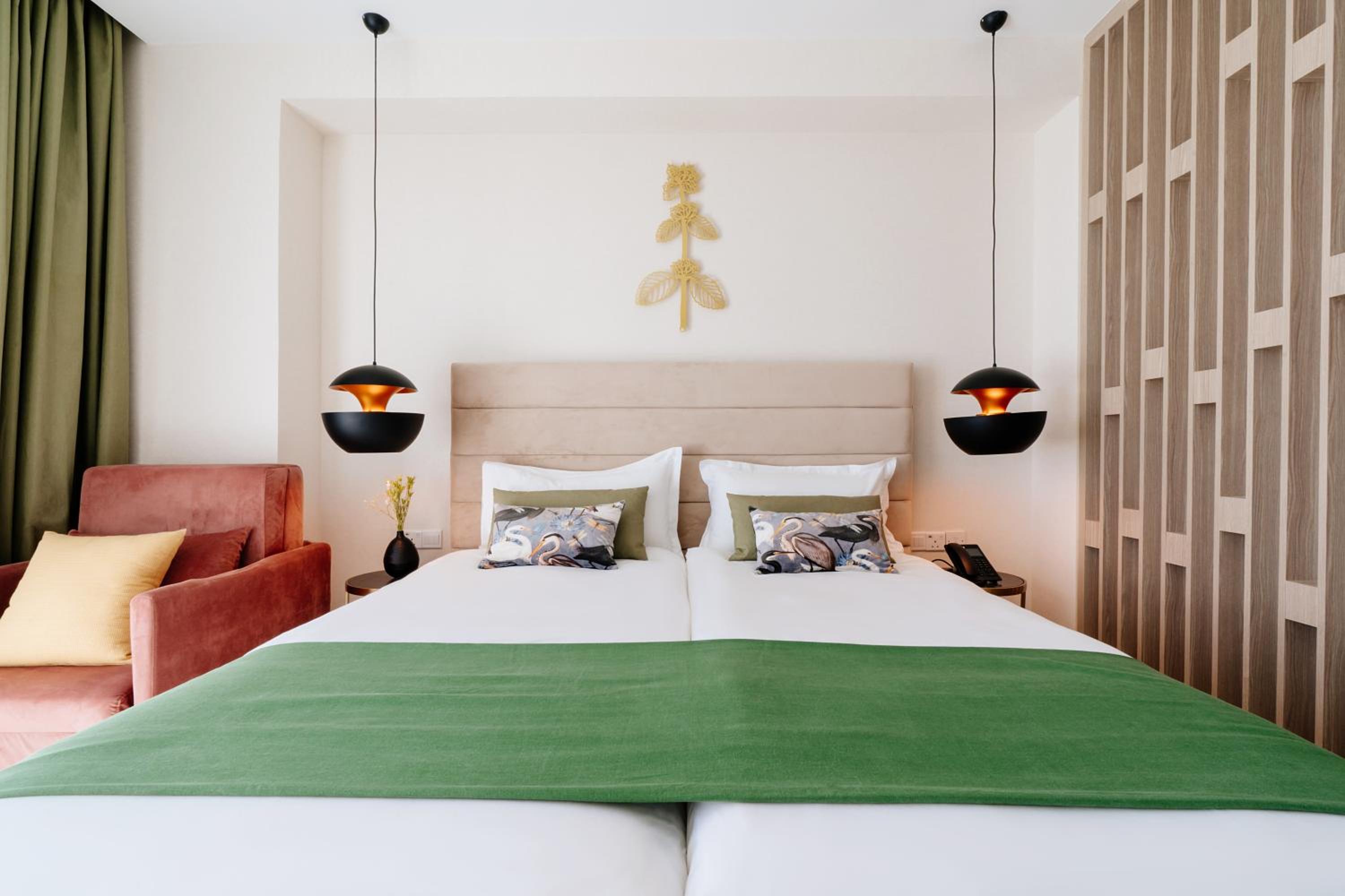 Superior Double or Twin Room Inland View - Photo 10