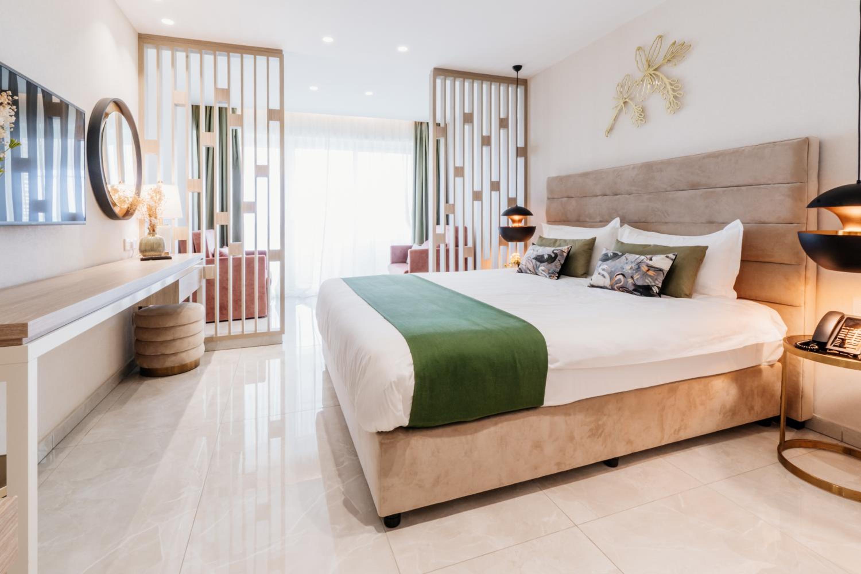Junior Suite with Sea View - Photo 1