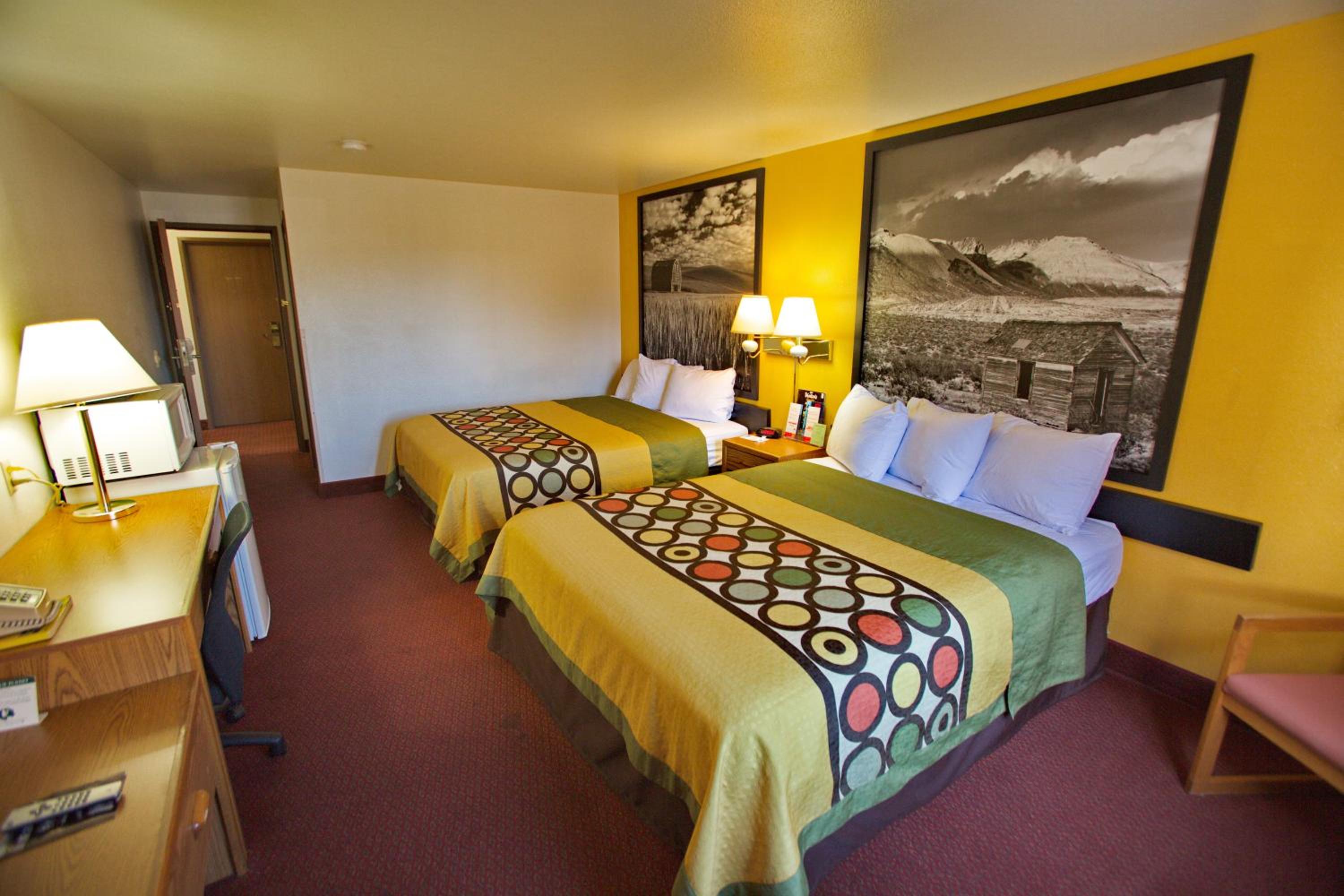 Queen Room with Two Queen Beds - Non-Smoking photo 1