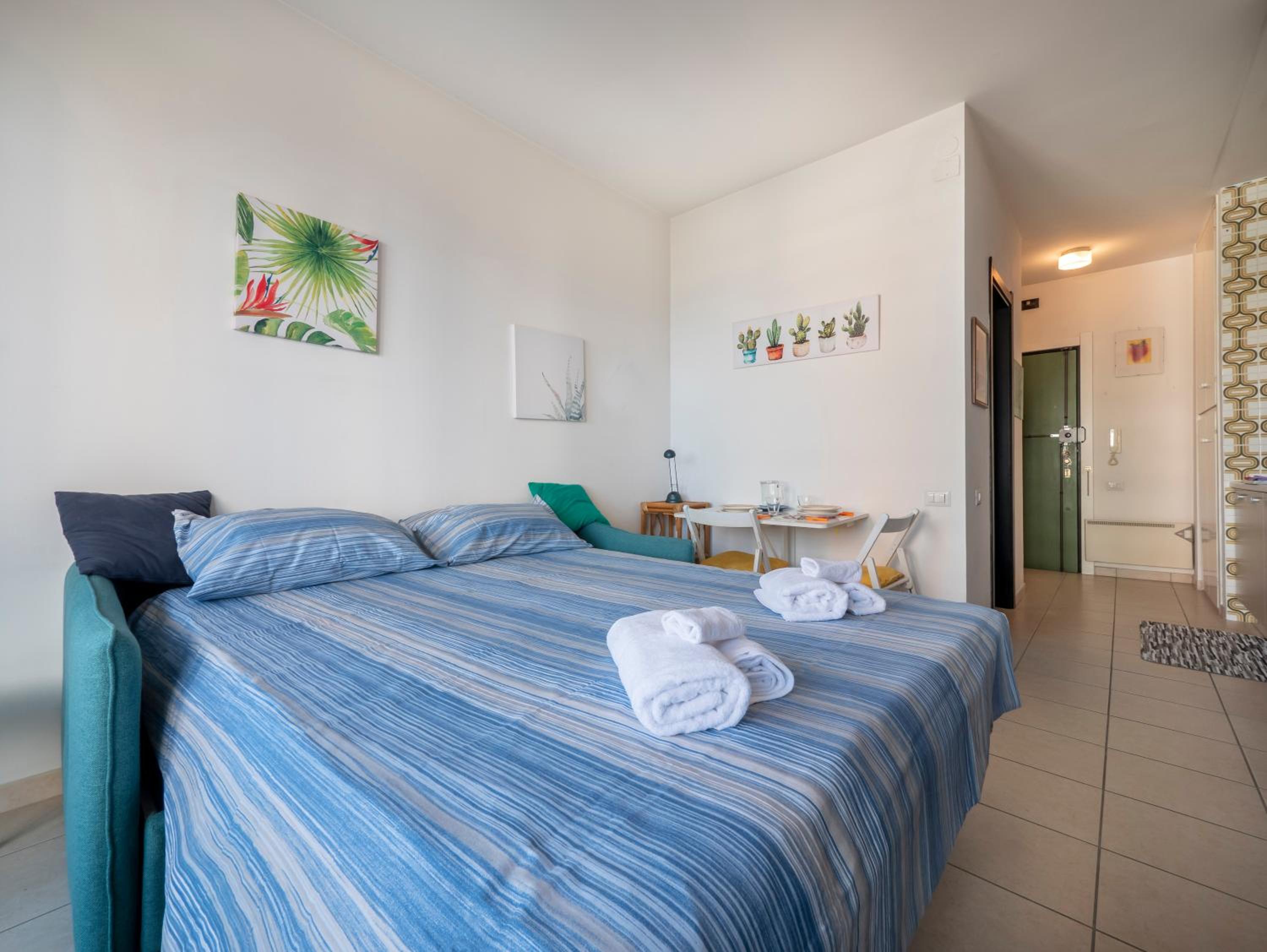 Studio Apartment photo 1