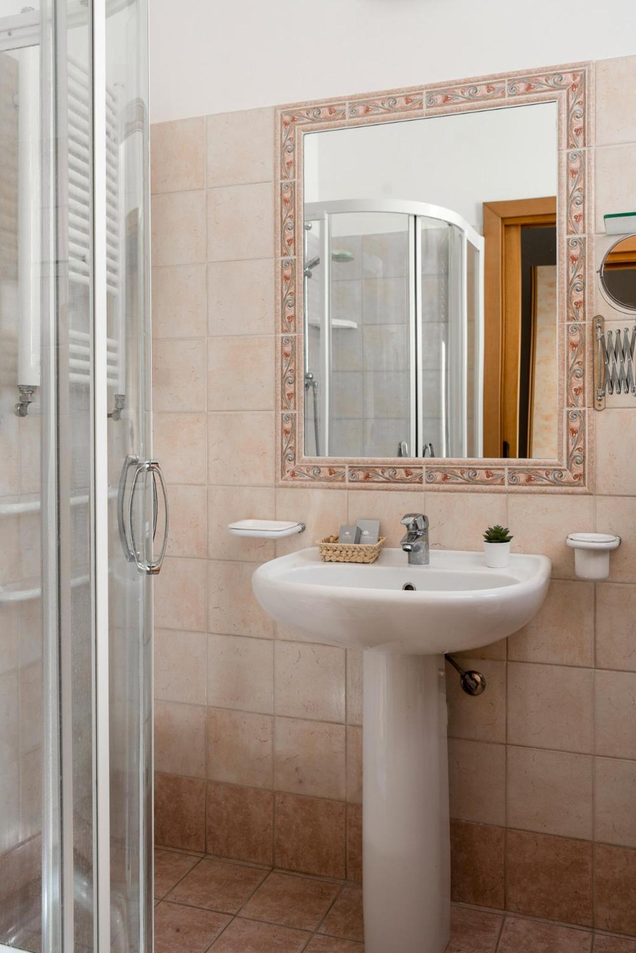 Comfort Double or Twin Room with Balcony - Photo 5