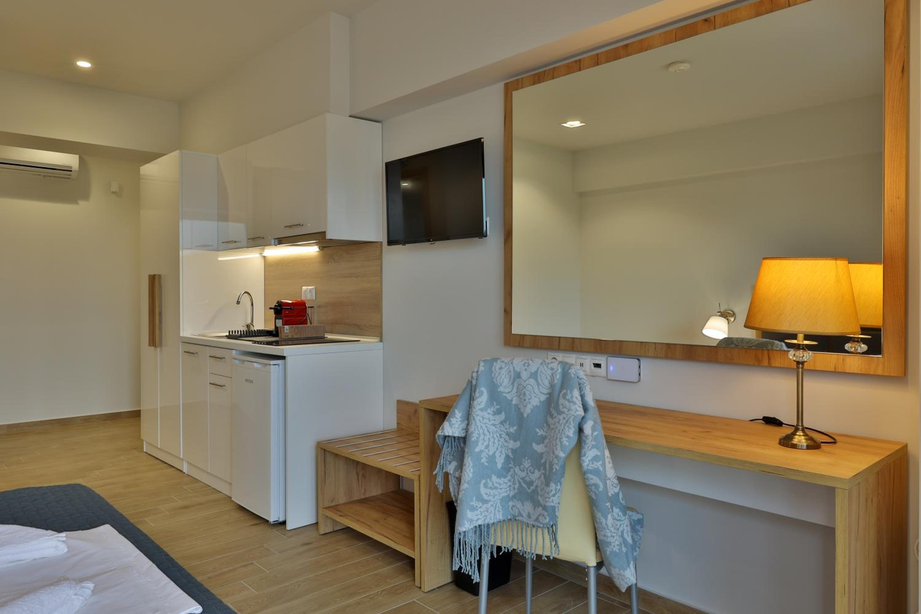 Superior Triple Room photo 3