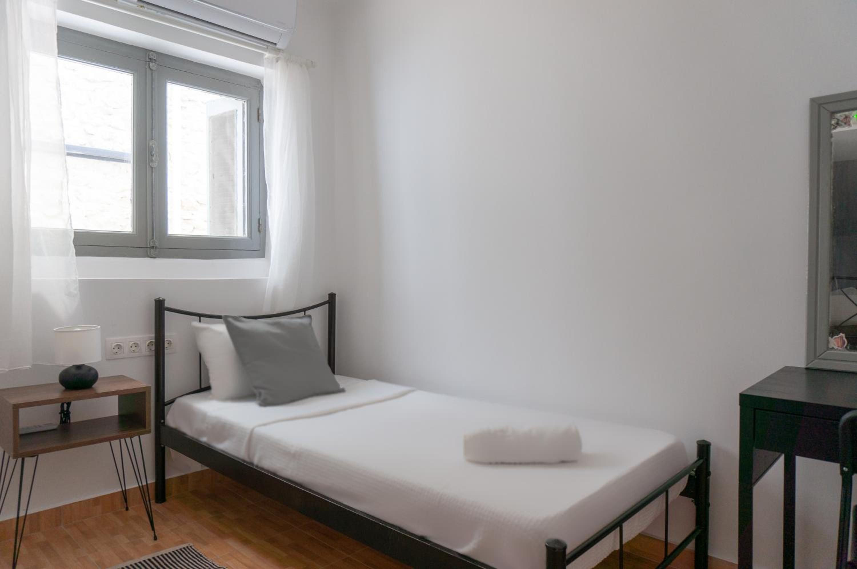 Single Bed in Female Dormitory Room photo 2