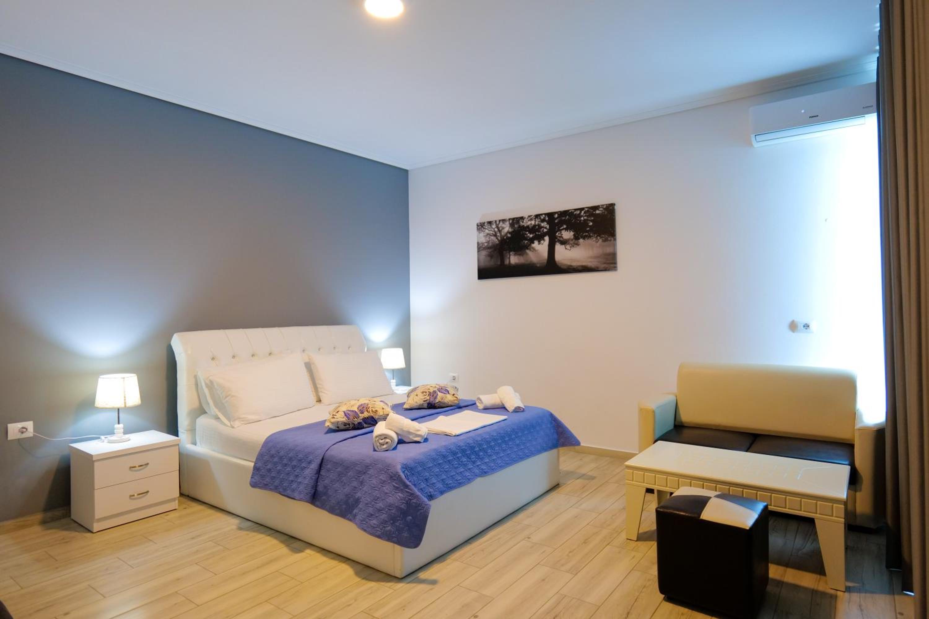 Deluxe Queen Suite photo 1