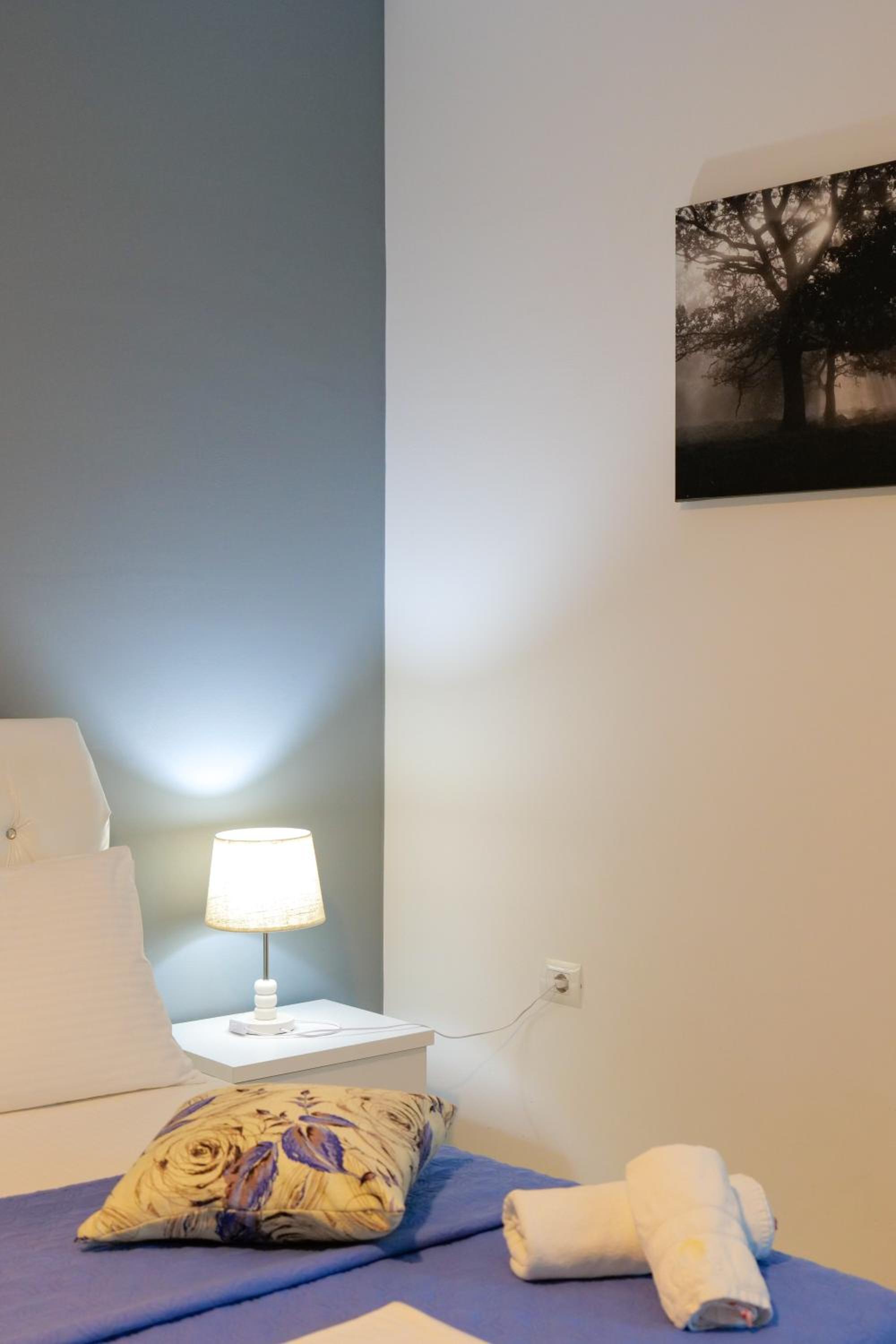 Deluxe Queen Suite photo 2