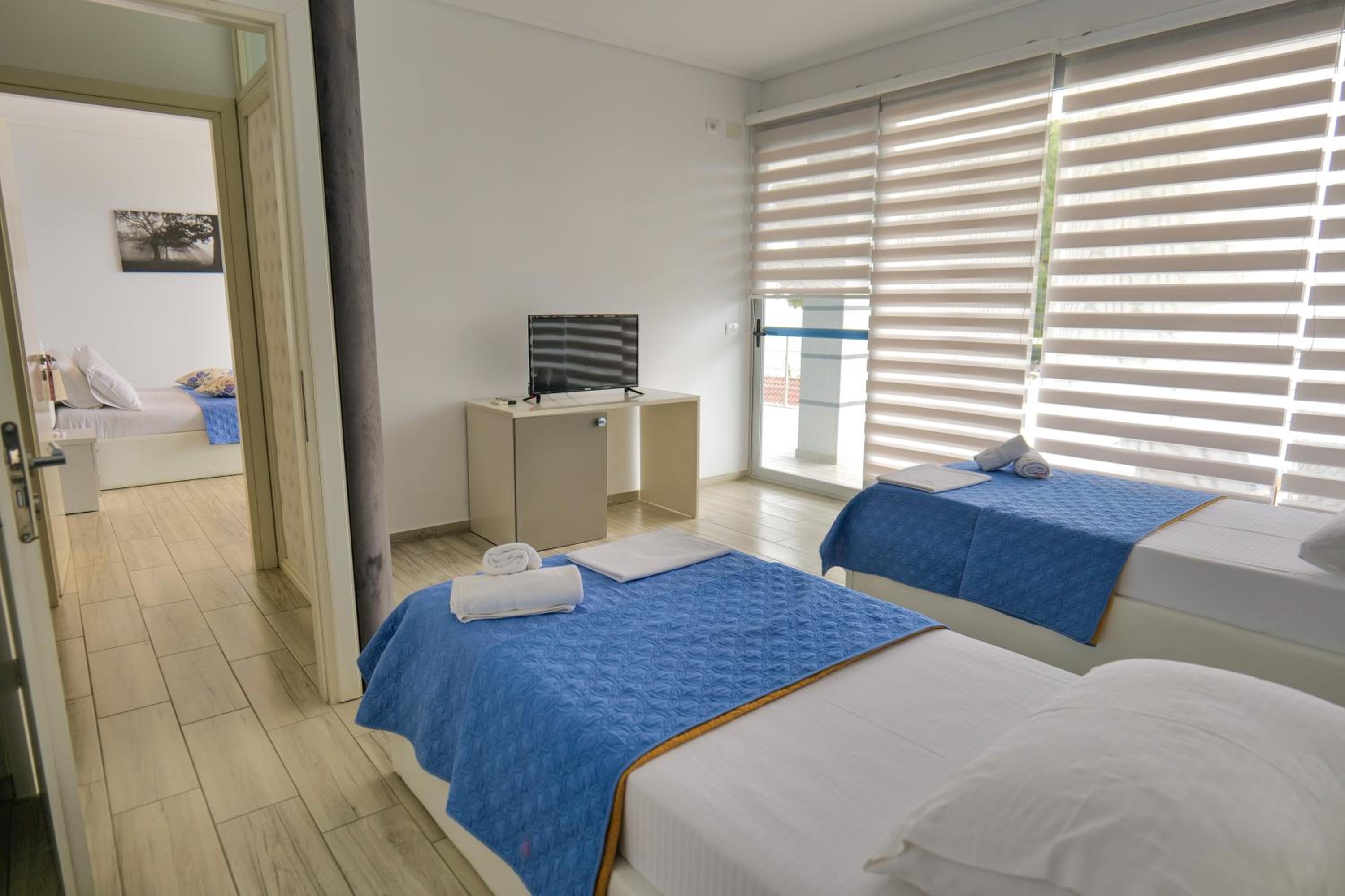Deluxe Queen Suite