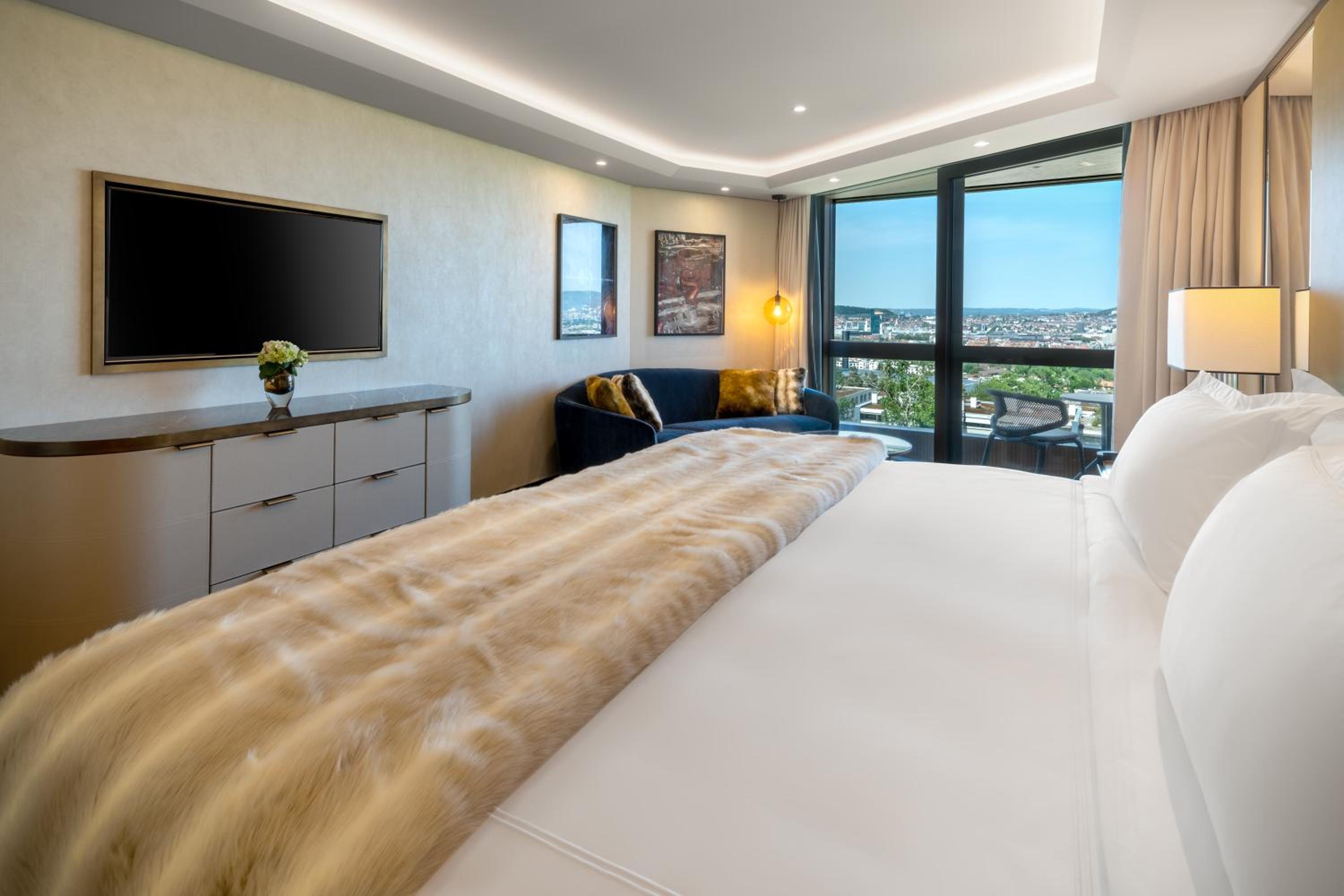 4 BED | Luxe Connecting Rooms w/Balcony thumbnail 5