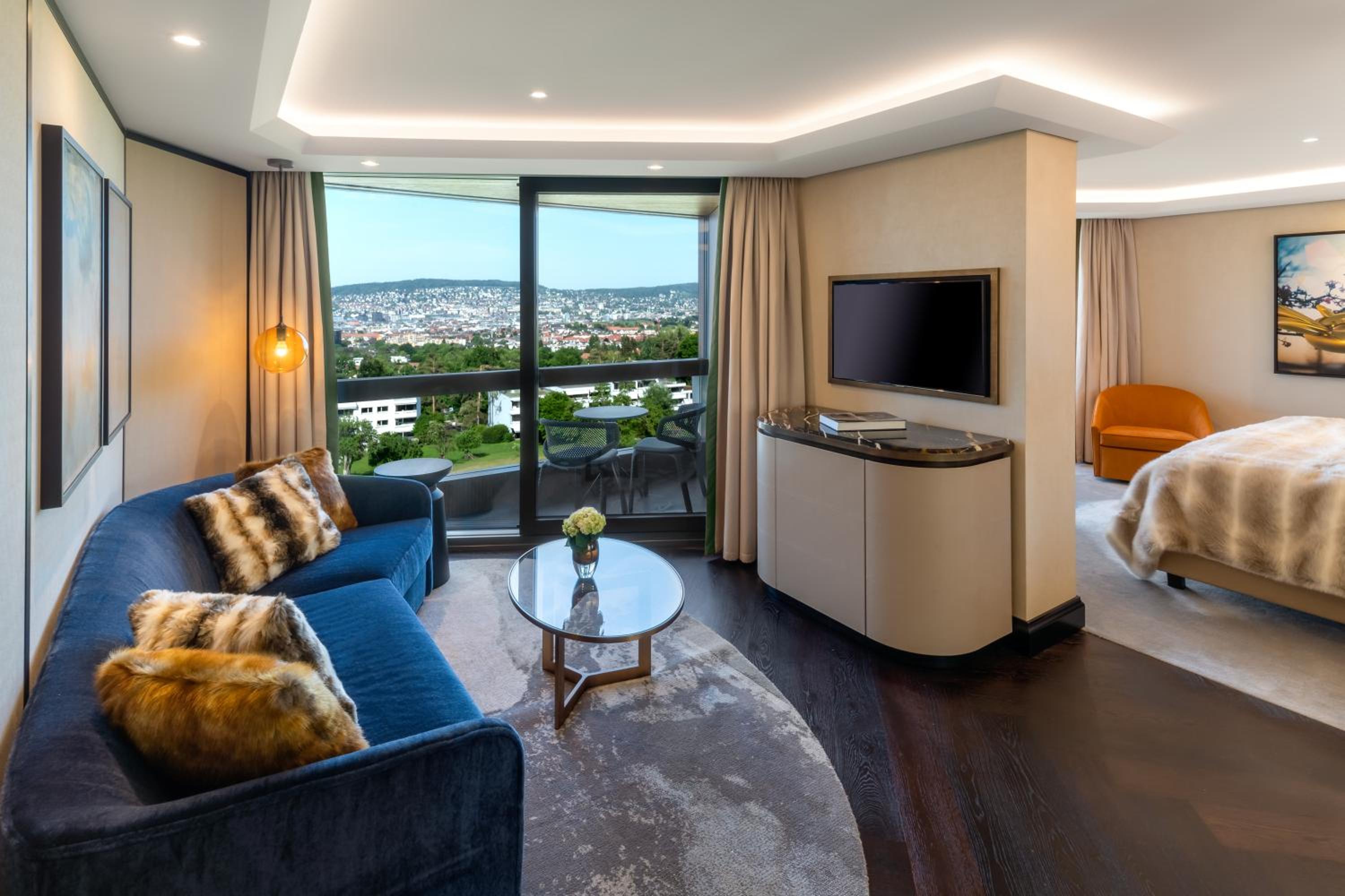 4 BED | Luxe Connecting Rooms w/Balcony