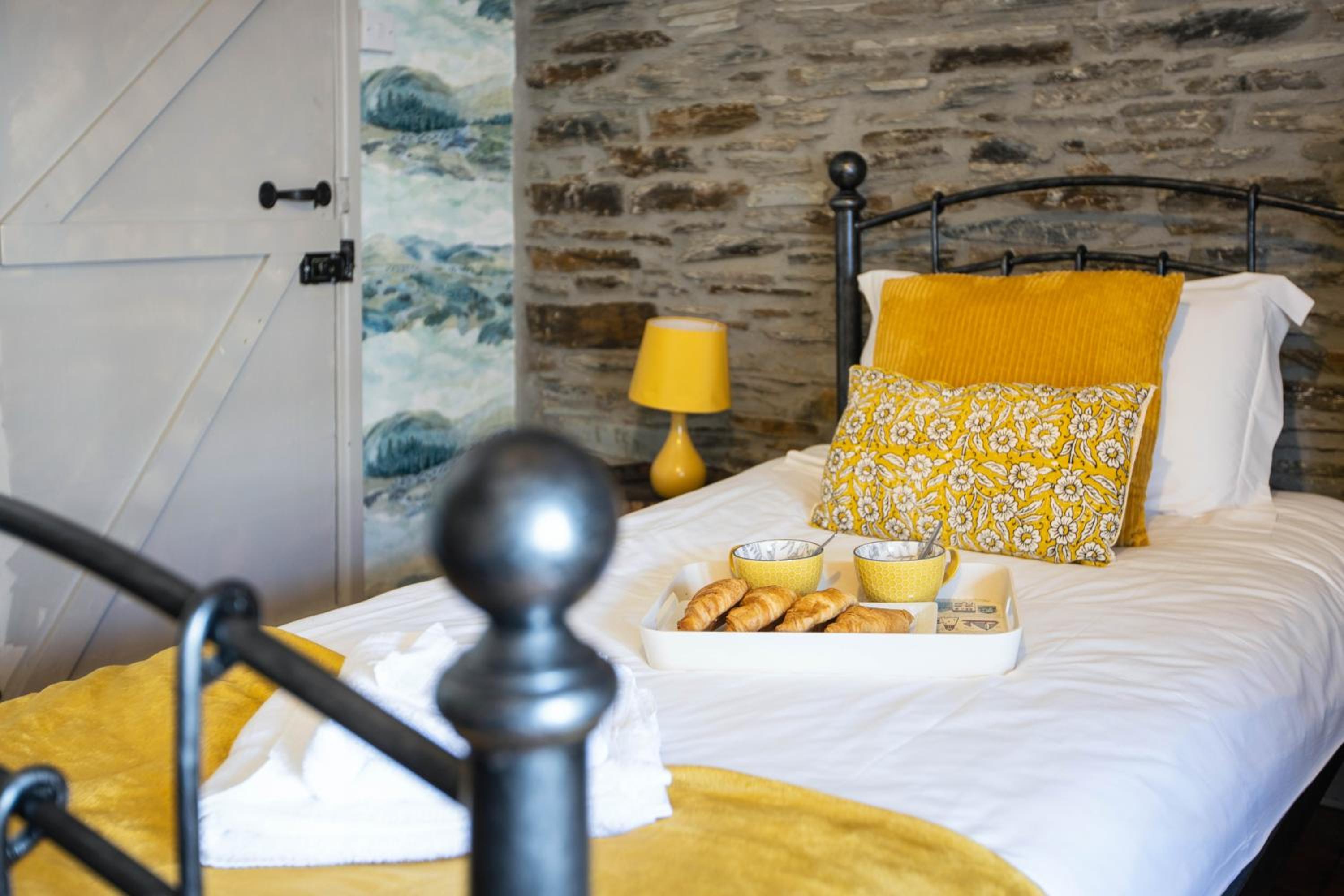 Twin Room - Photo 3