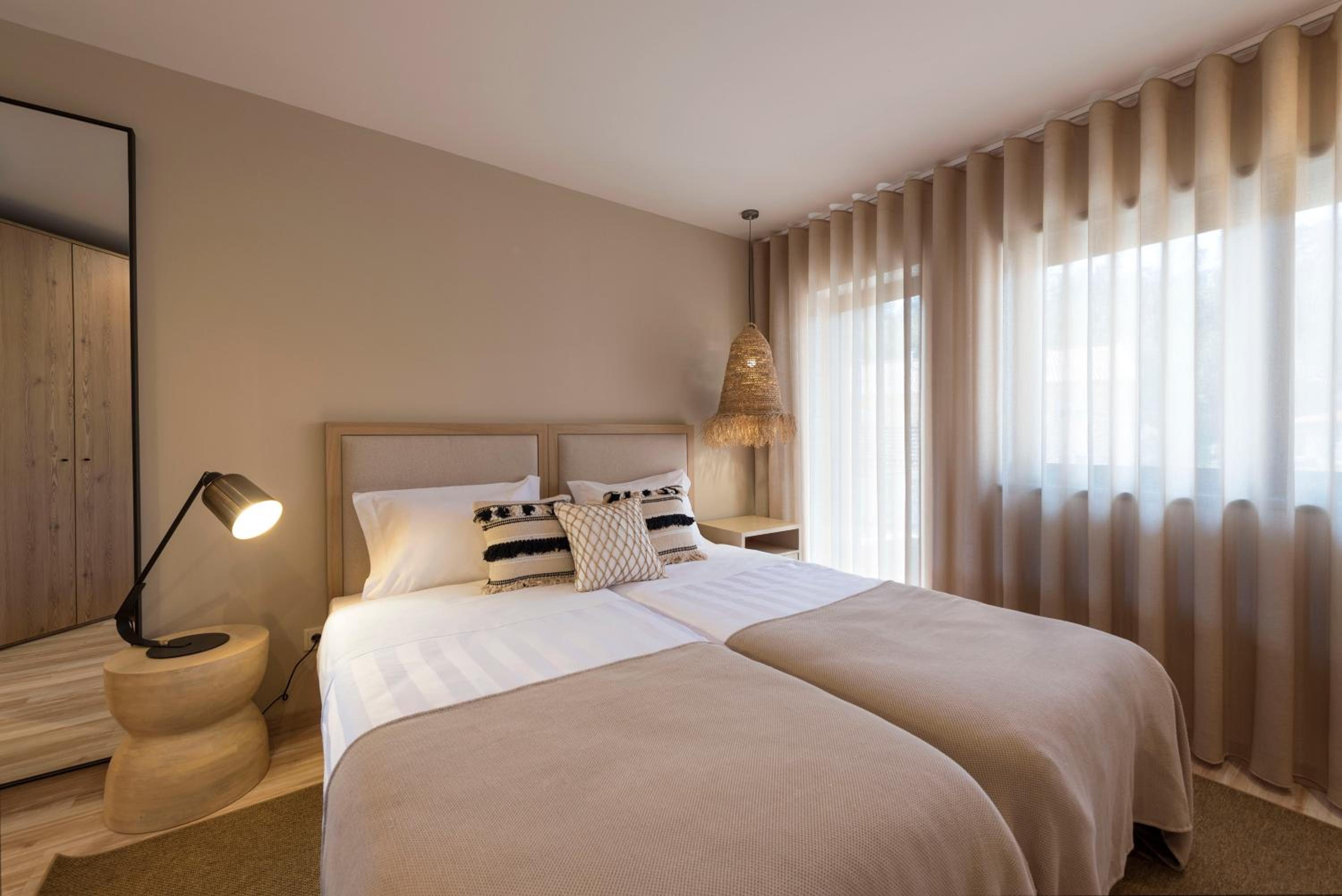 Twin Room with Balcony - Photo 7