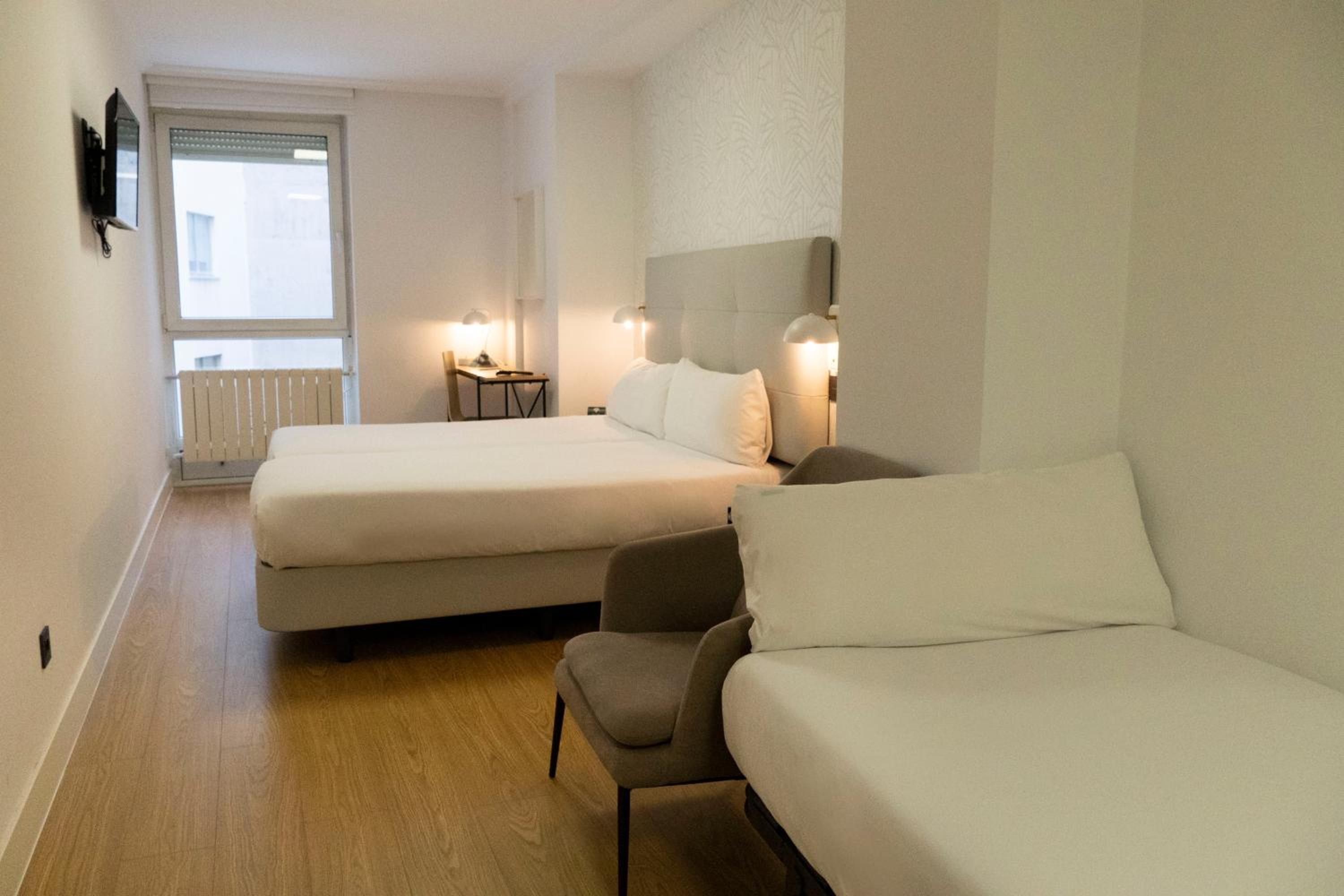Standard Triple Room - Photo 2