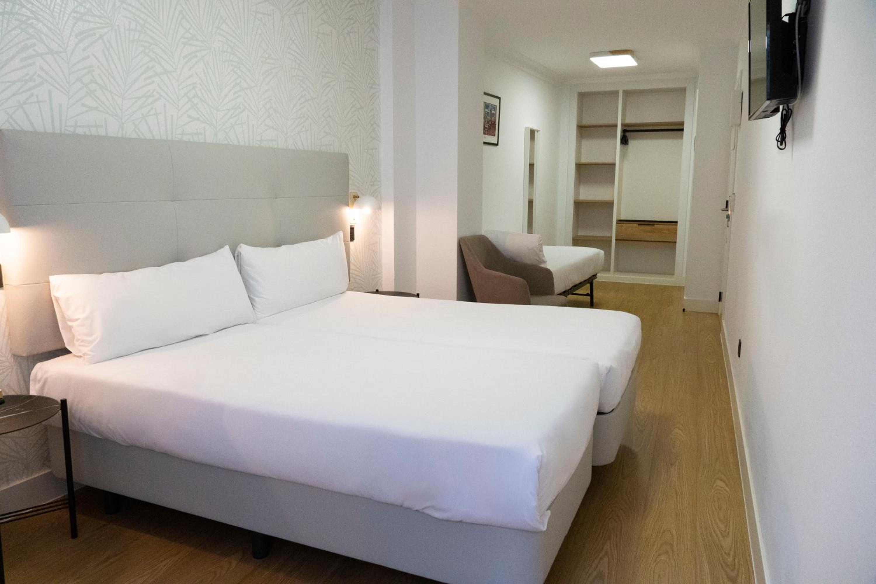 Standard Triple Room - Photo 4
