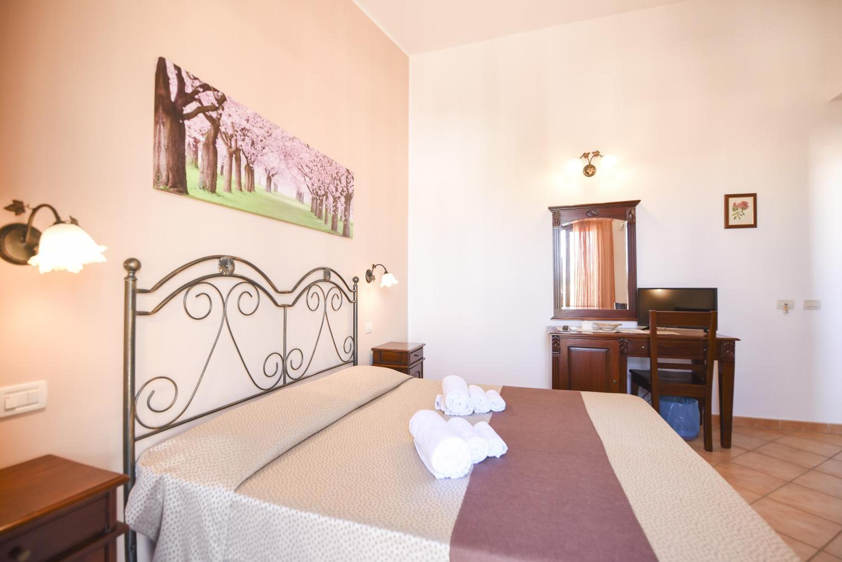Superior Double Room with Balcony - Photo 14