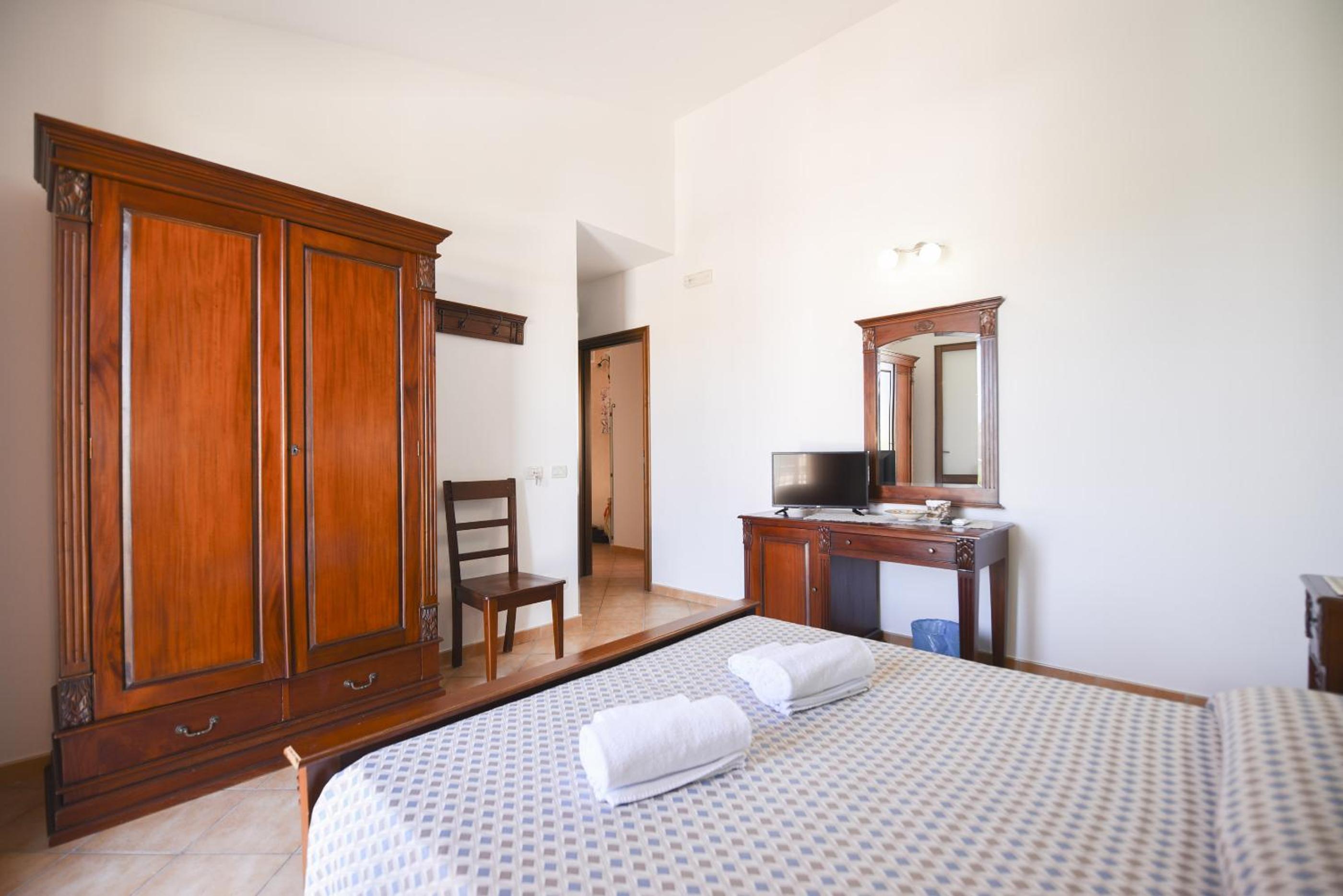 Superior Double Room with Balcony - Photo 19