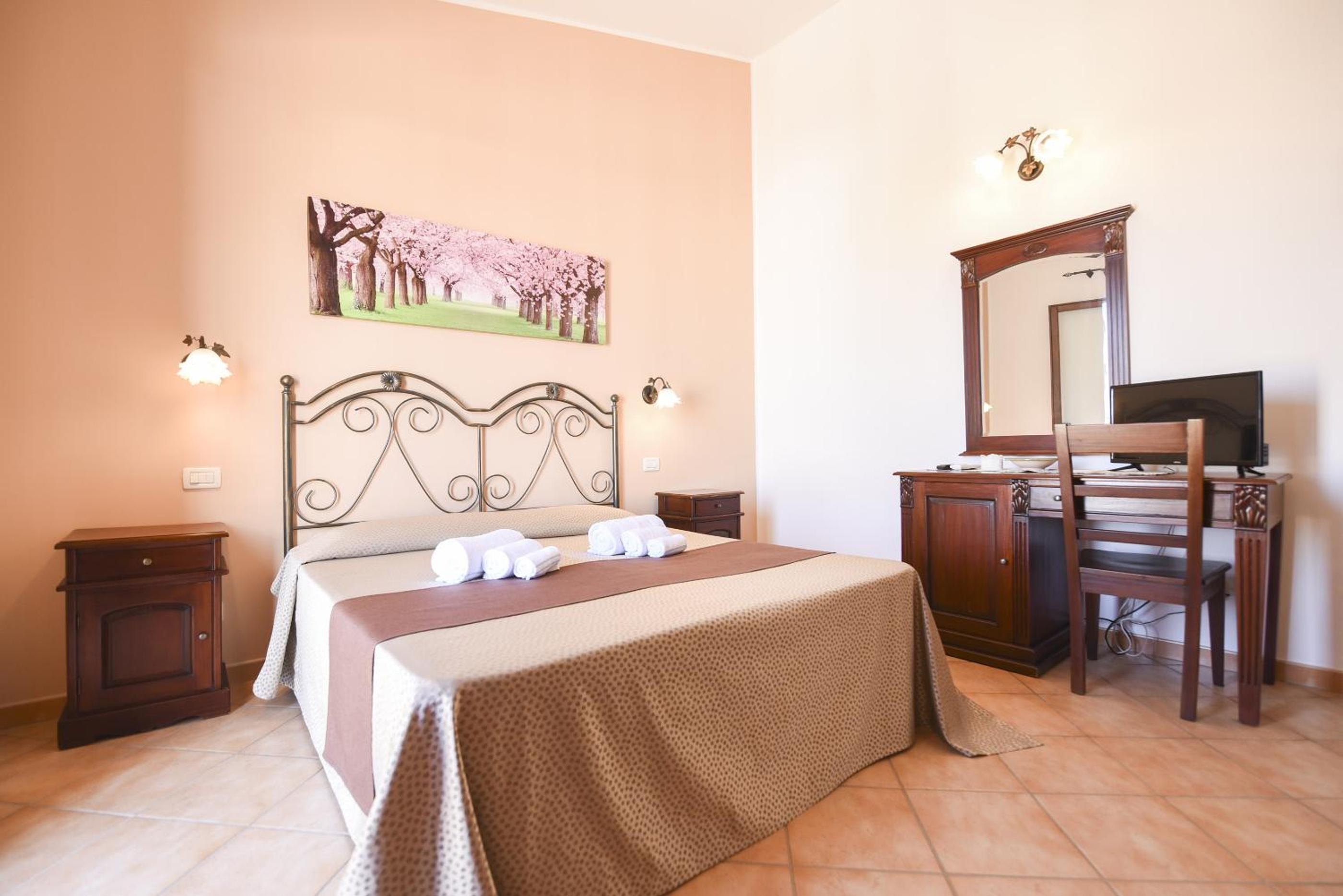 Superior Double Room with Balcony - Photo 7