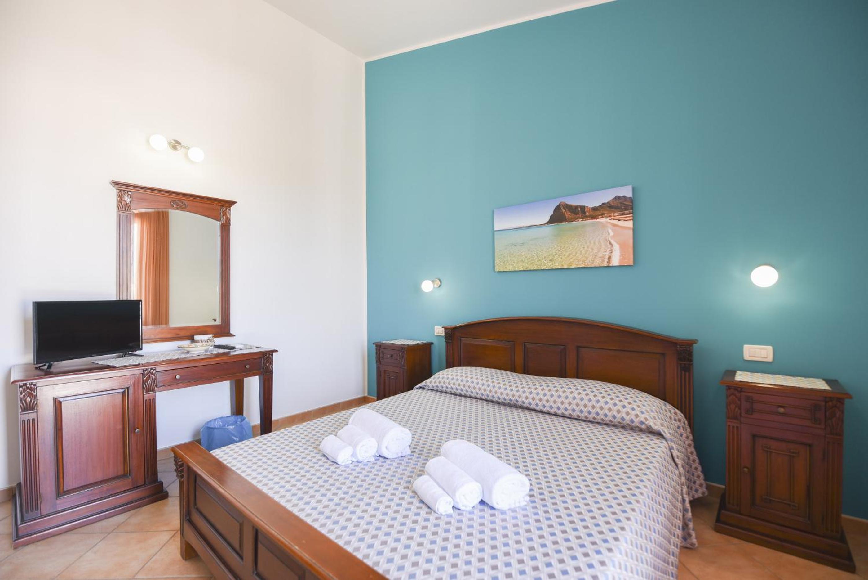 Superior Double Room with Balcony - Photo 18
