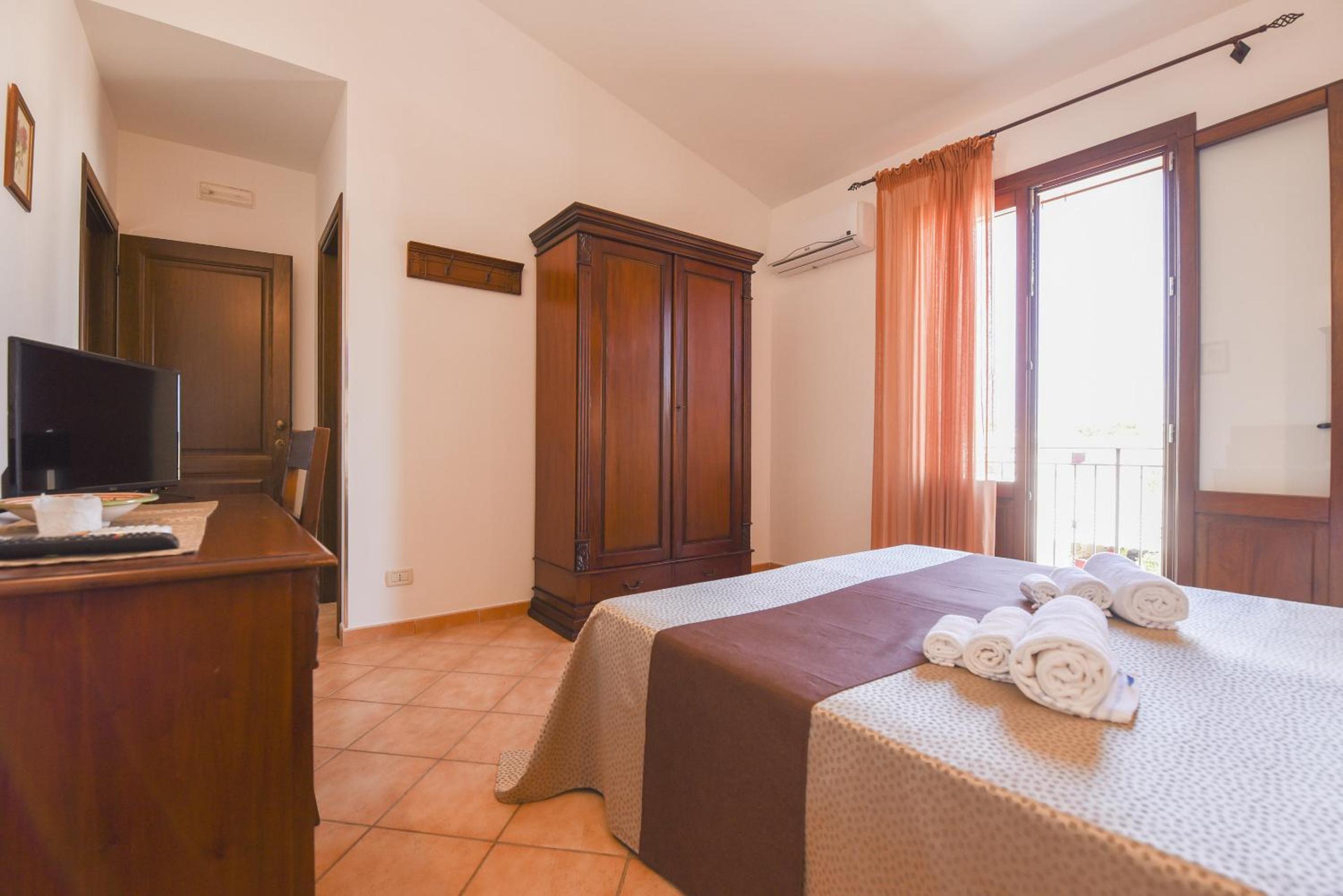 Superior Double Room with Balcony - Photo 21