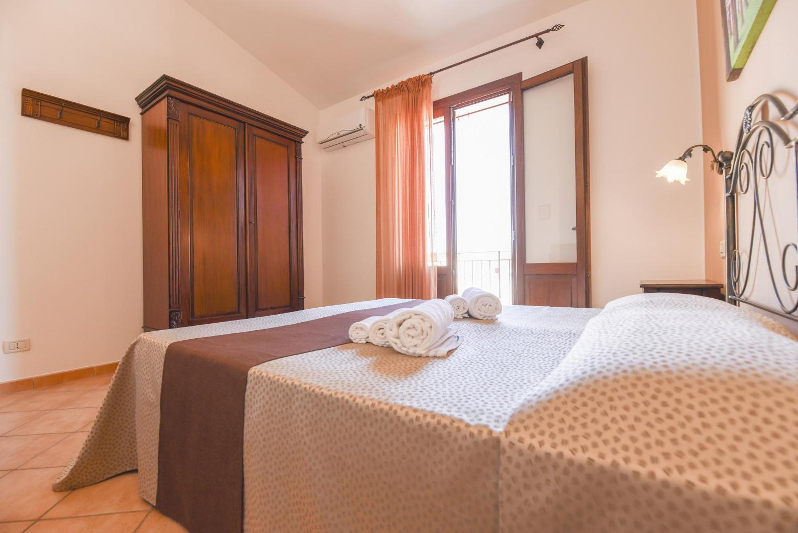 Superior Double Room with Balcony - Photo 6