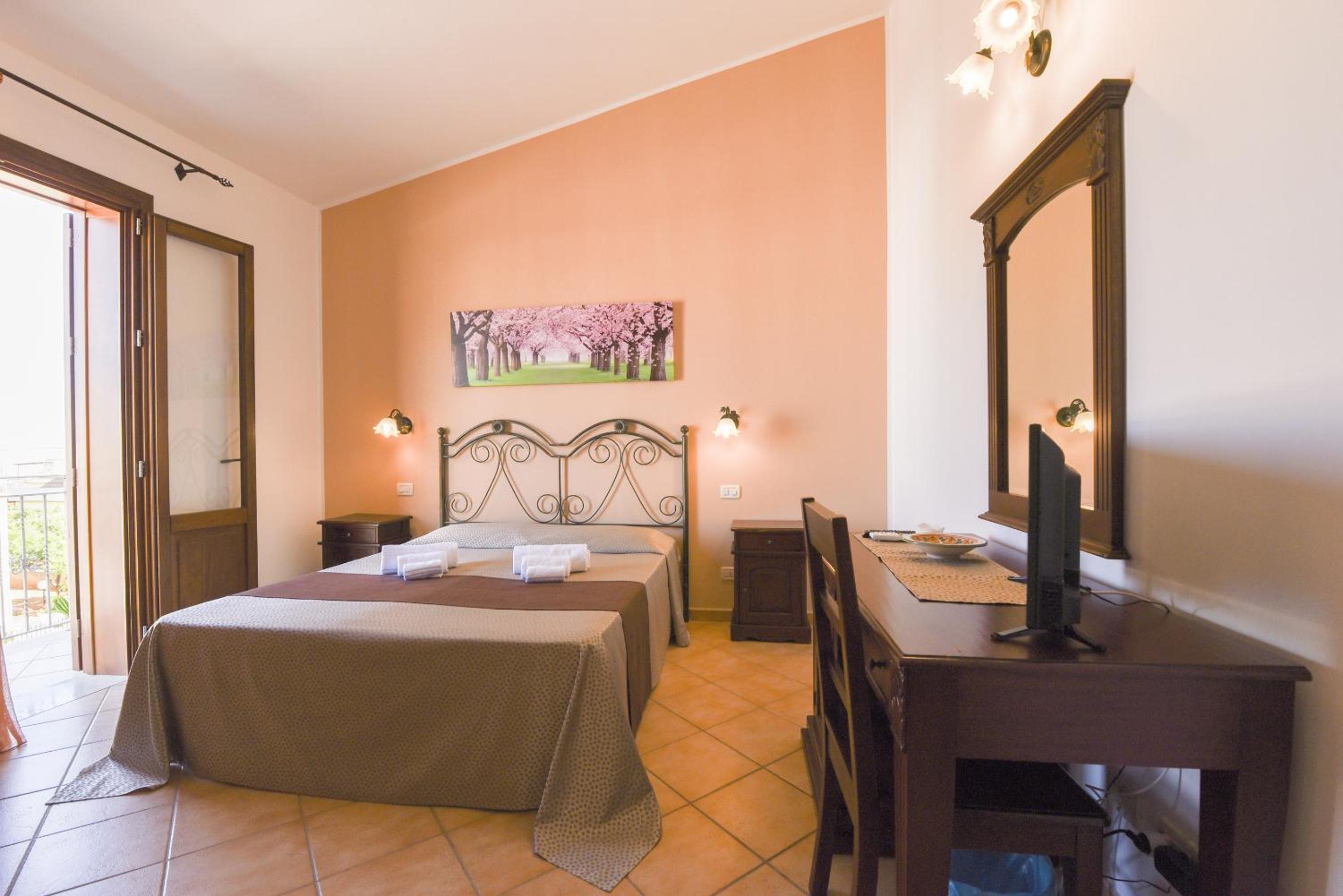 Superior Double Room with Balcony - Photo 20