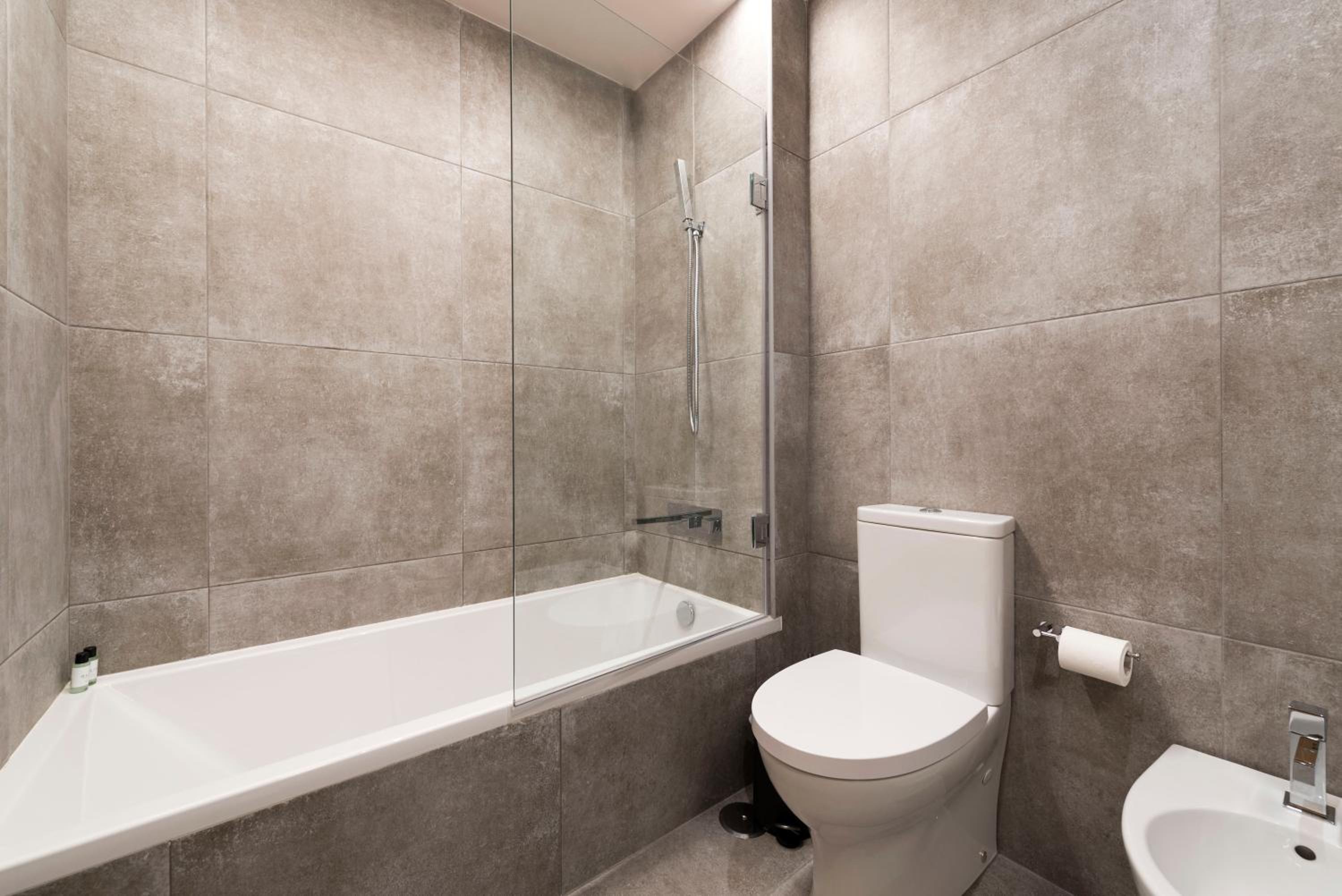 Twin Room with Balcony - Photo 2