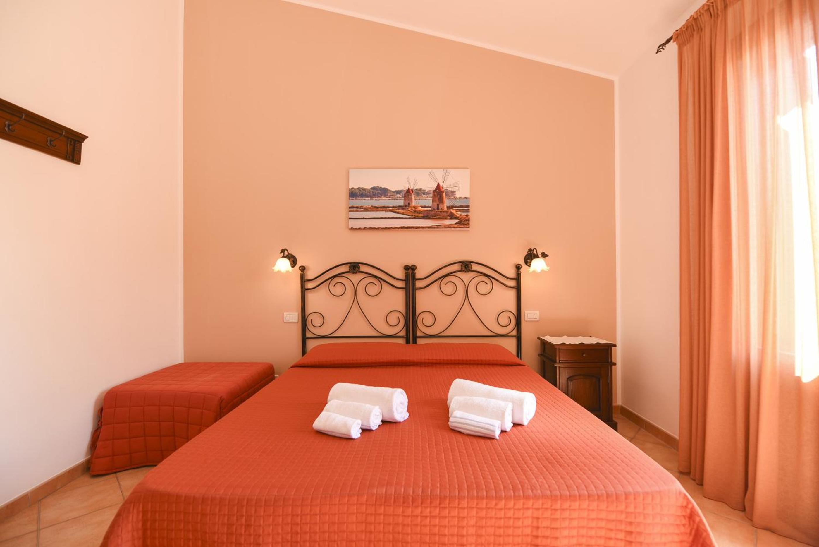 Superior Triple Room with Balcony - Photo 16