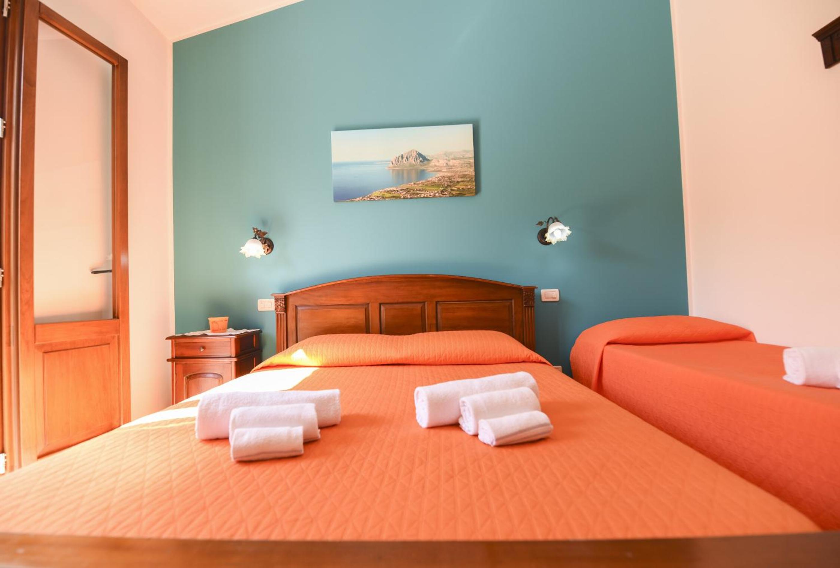 Superior Triple Room with Balcony - Photo 2