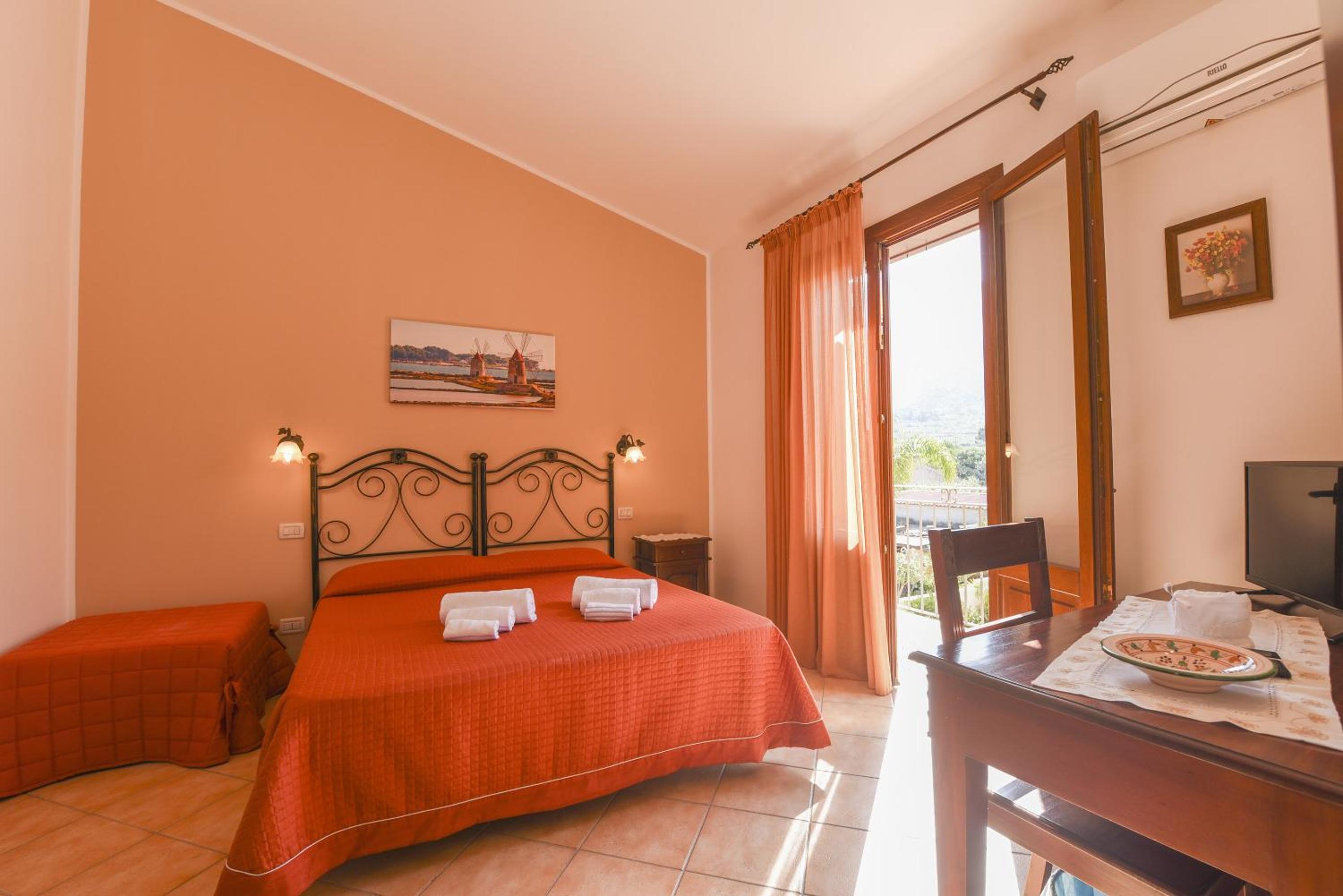 Superior Triple Room with Balcony - Photo 18