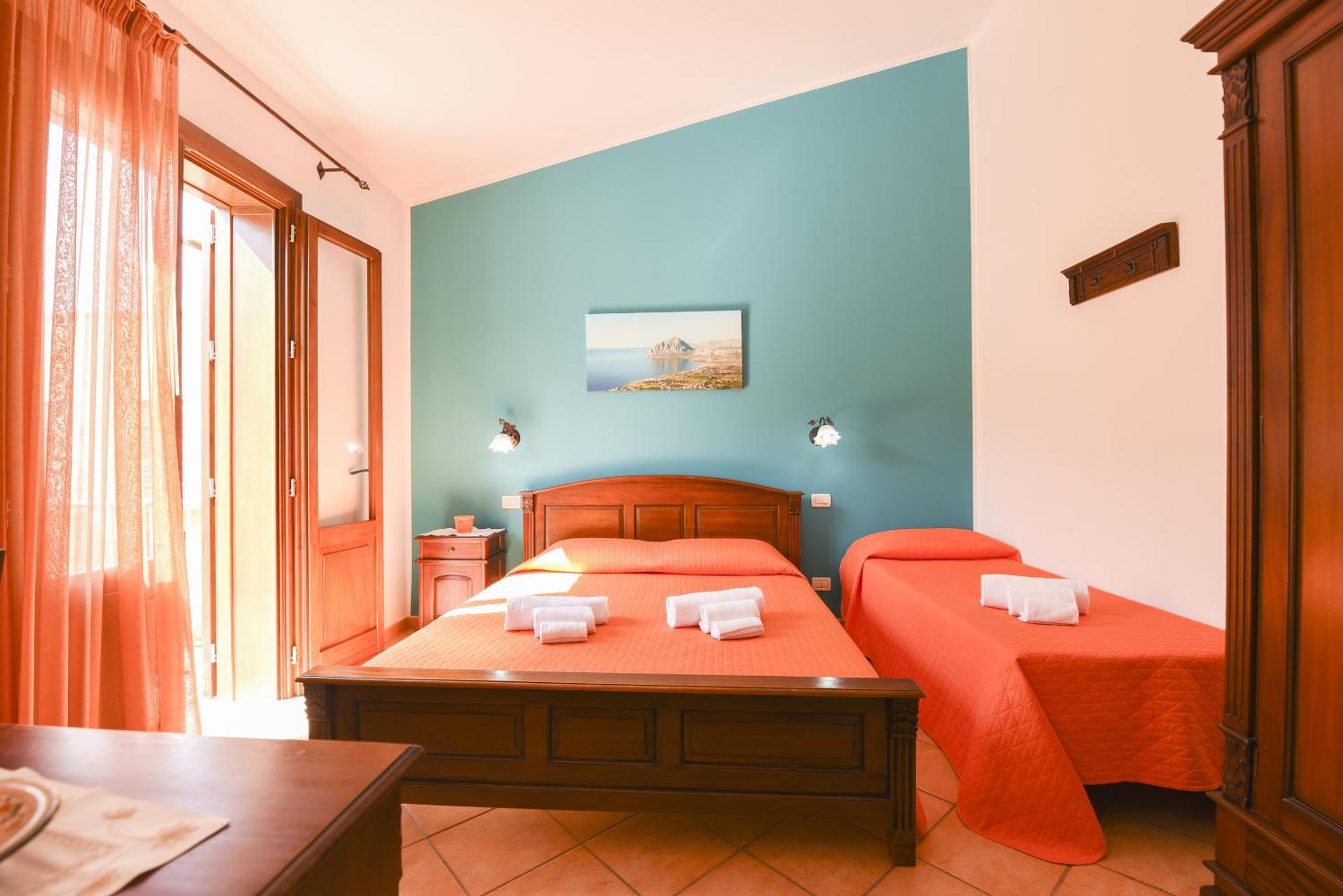 Superior Triple Room with Balcony - Photo 4
