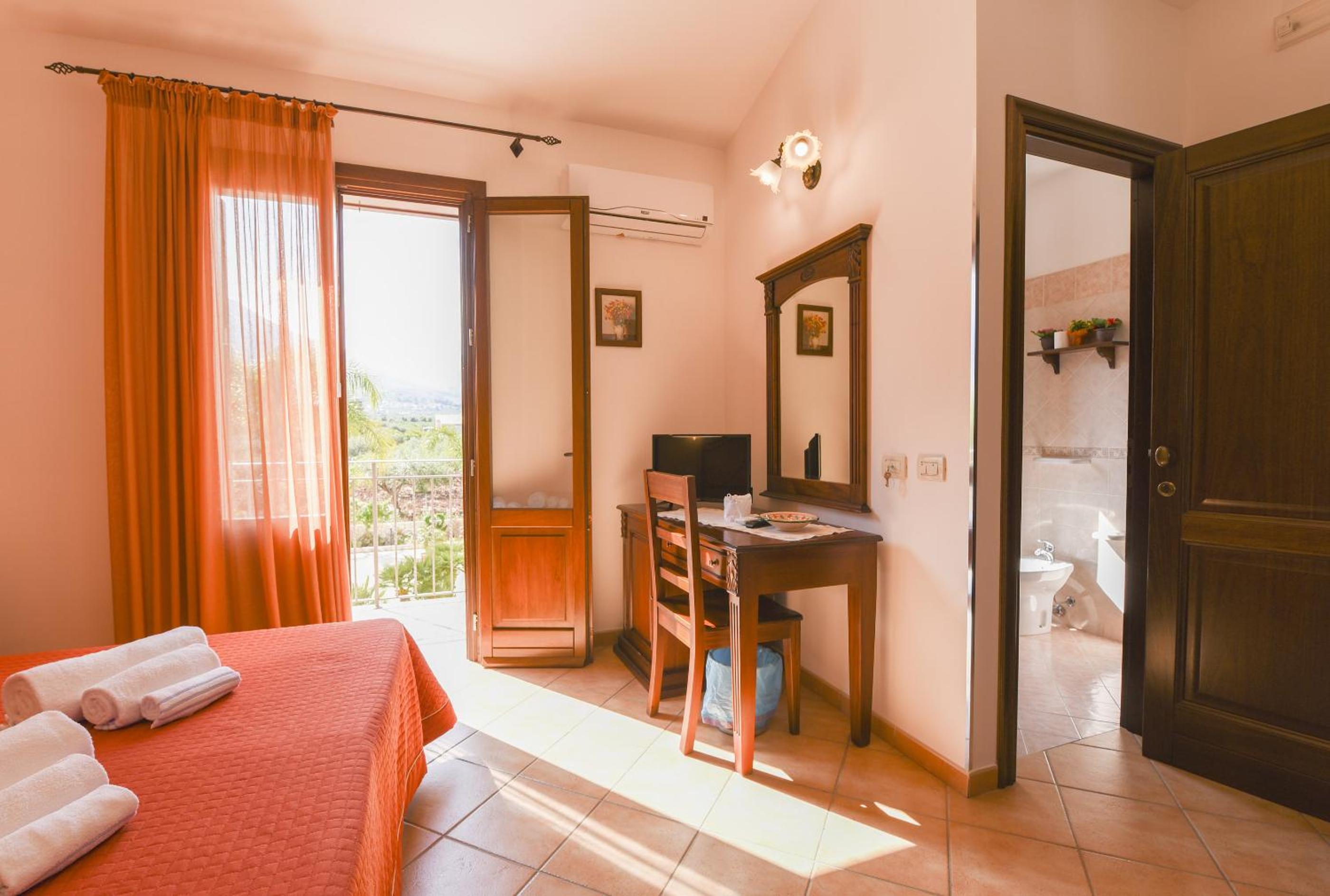 Superior Triple Room with Balcony - Photo 1