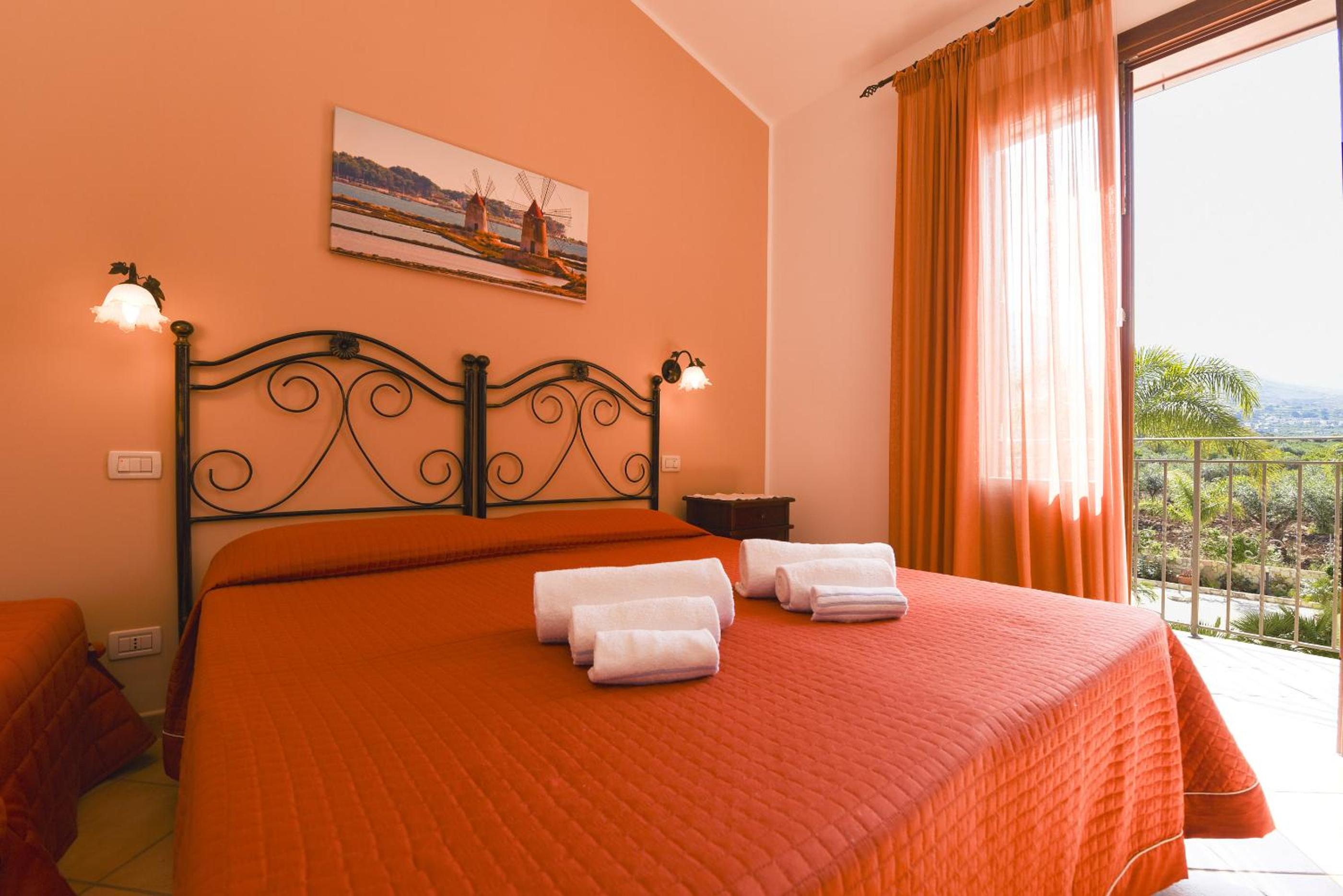 Superior Triple Room with Balcony - Photo 11