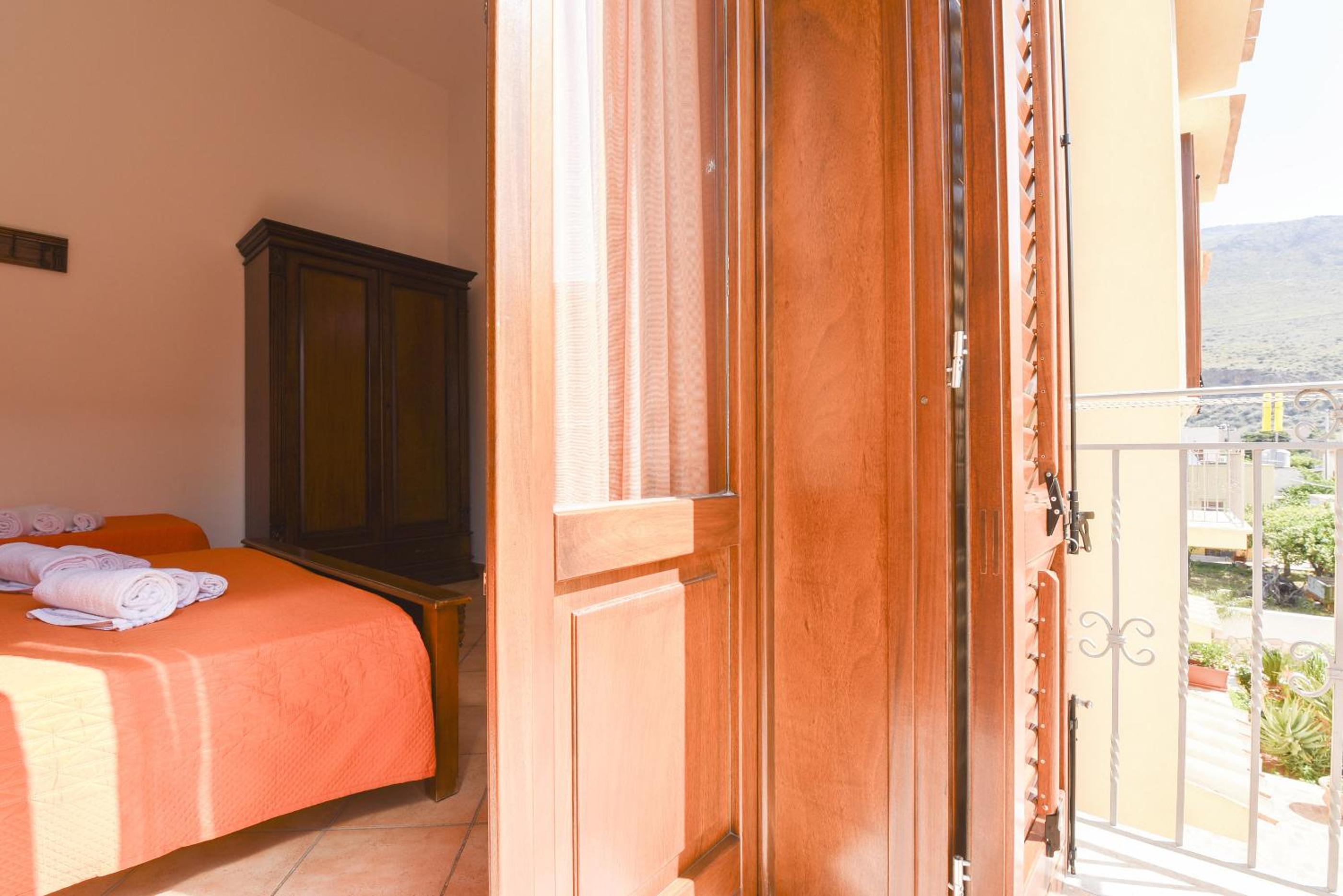 Superior Triple Room with Balcony - Photo 6
