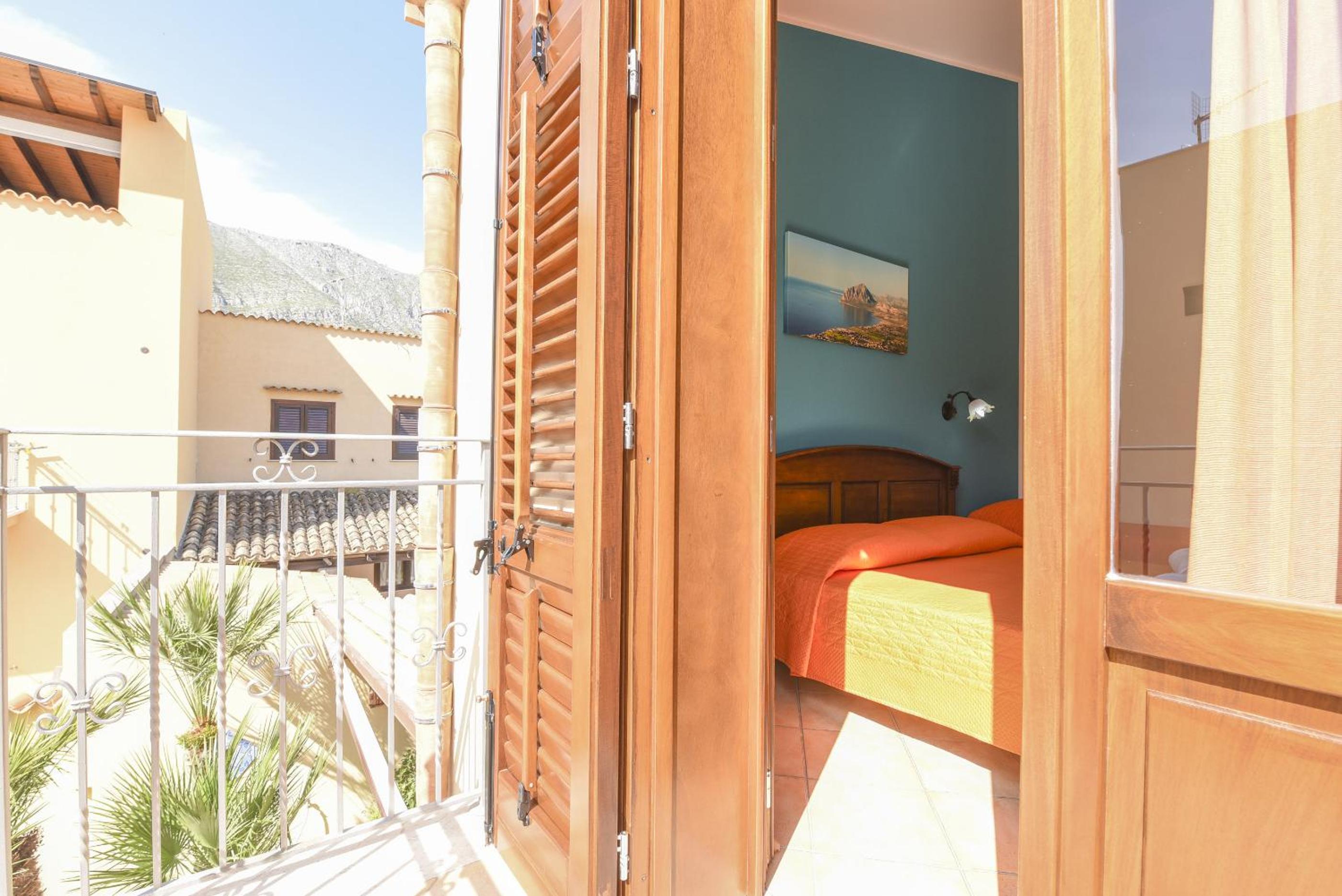 Superior Triple Room with Balcony - Photo 9