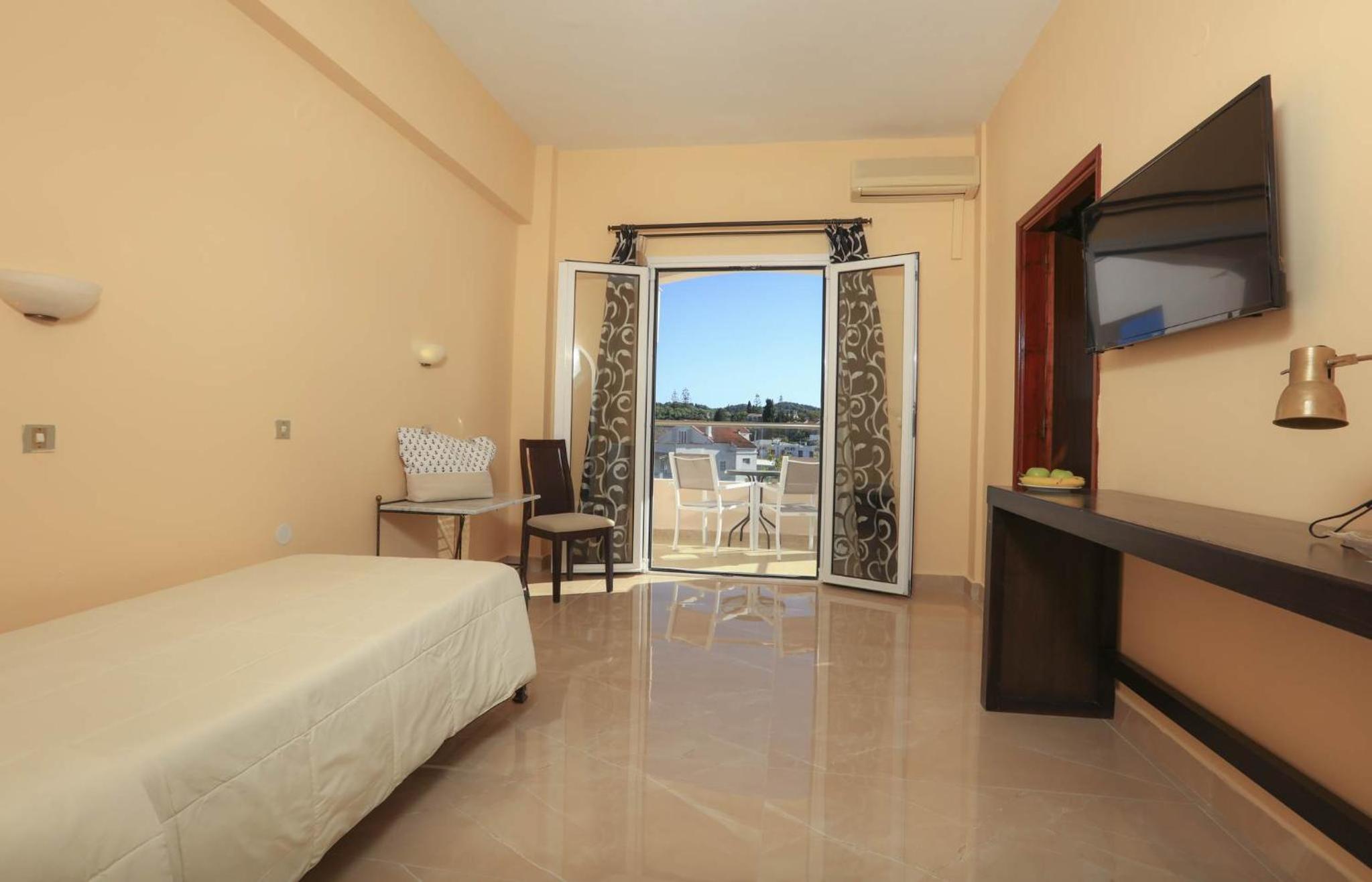 Junior Suite With Mountain View photo 3