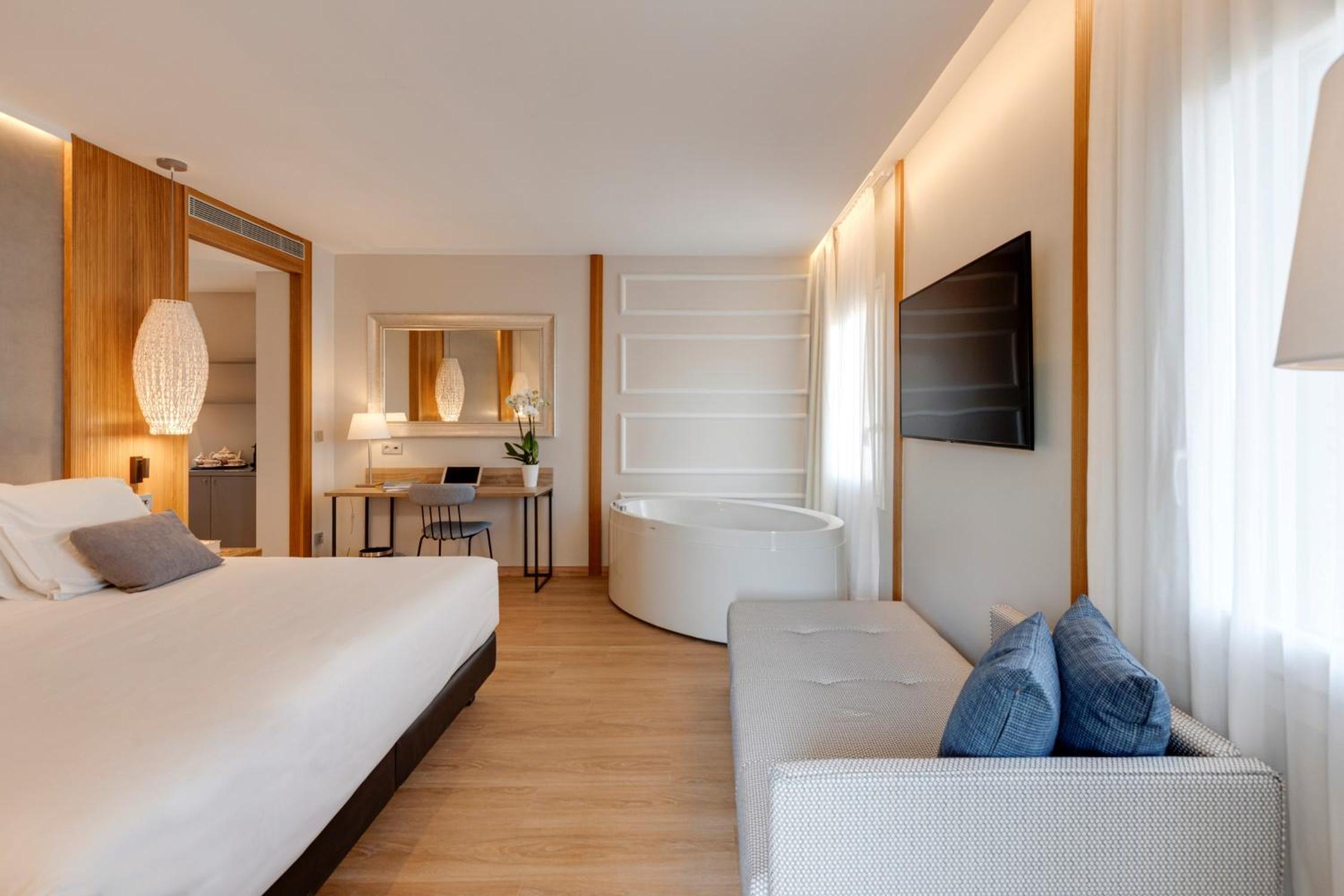 King Room with Spa Bath photo 3