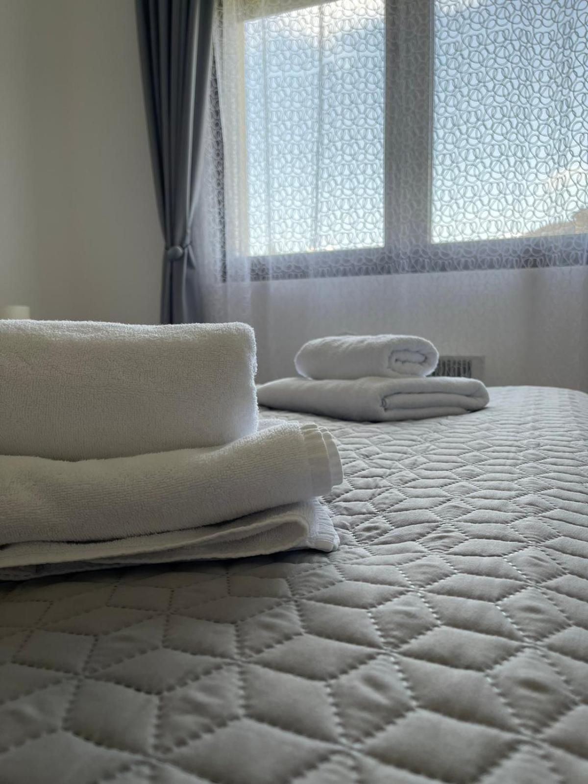 Deluxe Queen Suite - Photo 51